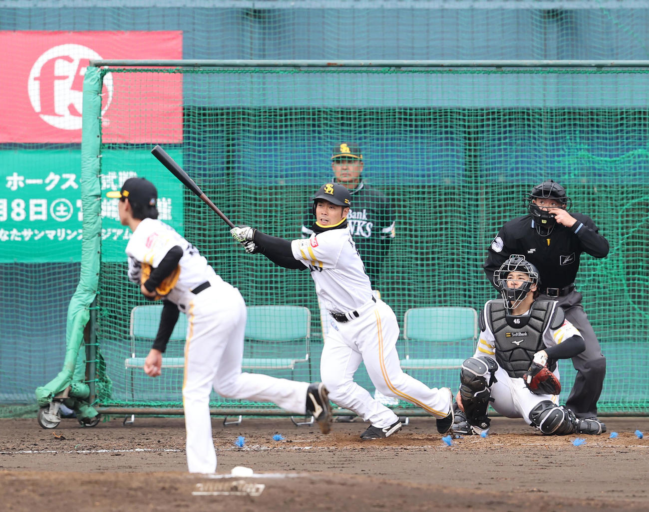 シート打撃で右飛に終わる近藤健介（投手は大津亮介）（撮影・梅根麻紀）