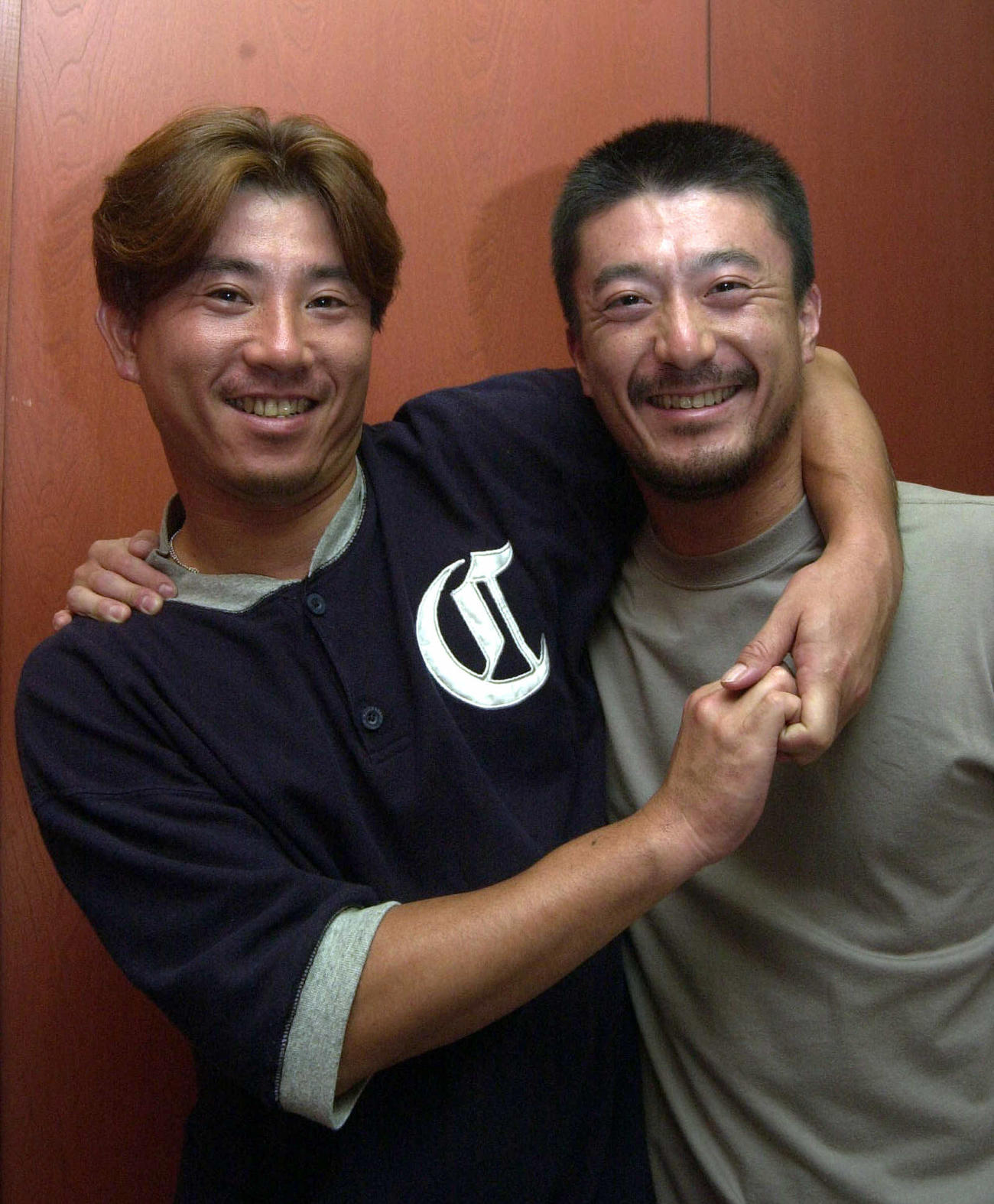 「入来兄弟」入来智さん（左）と弟の祐作さん（01年7月）