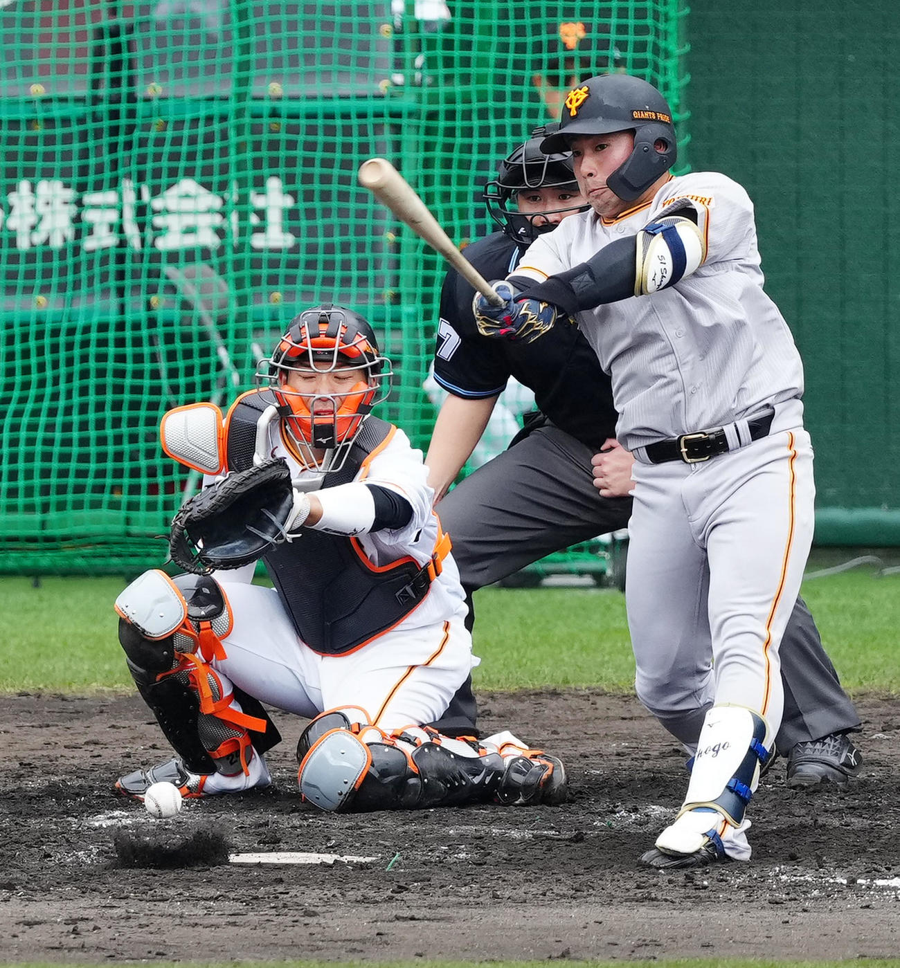 巨人紅白戦　4回表紅組2死一塁、投ゴロに倒れる浅野（撮影・江口和貴）