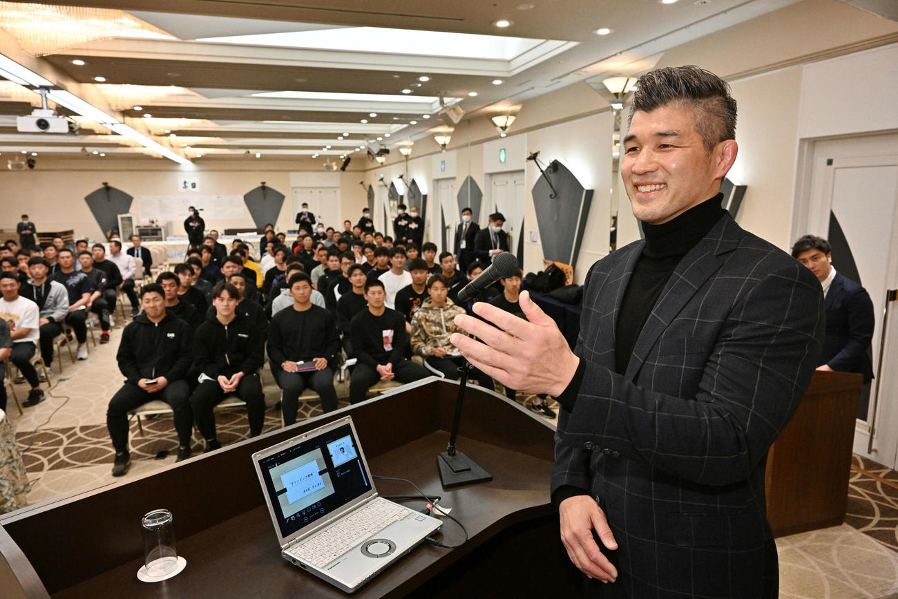 巨人宮崎キャンプで講演会を開いた柔道元日本代表監督の井上氏