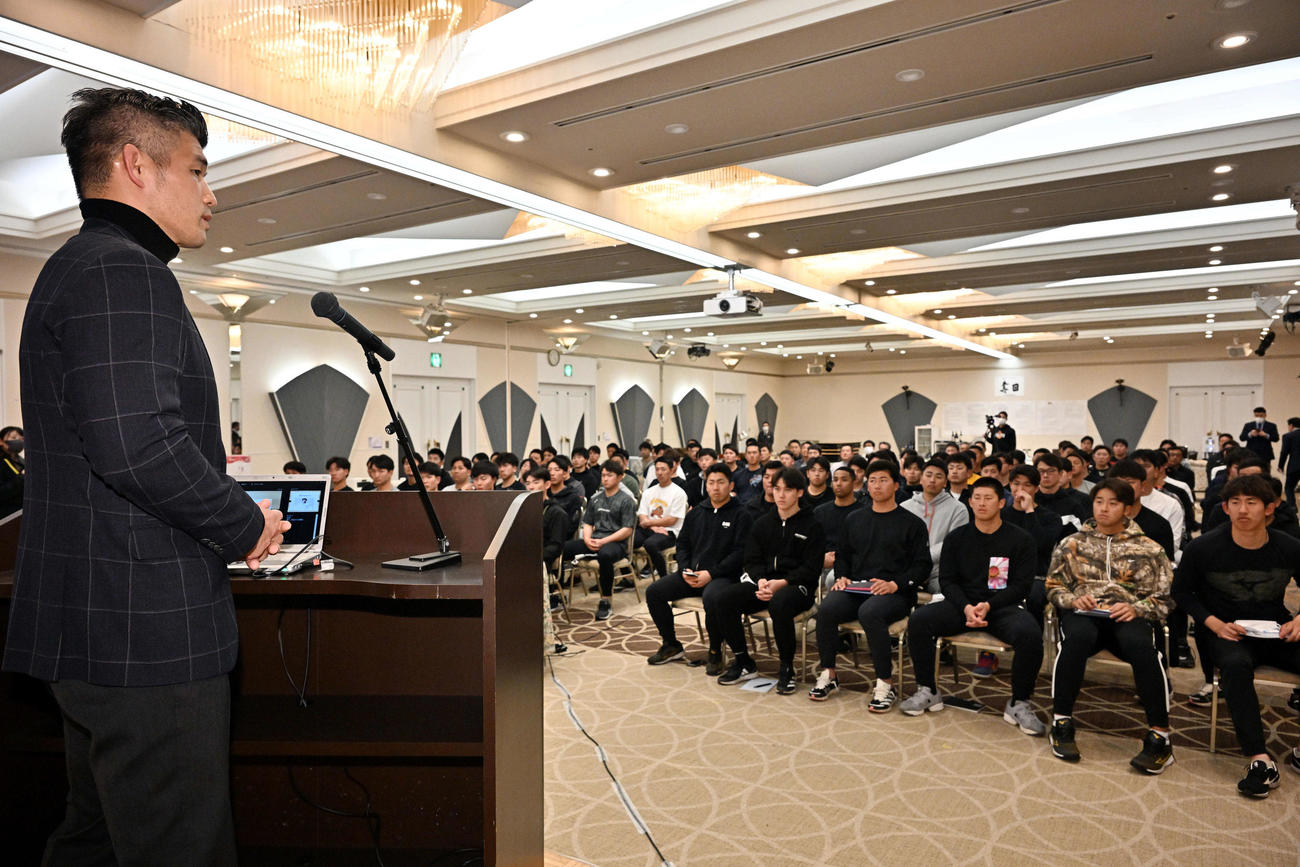 巨人宮崎キャンプで講演会を開いた柔道元日本代表監督の井上氏