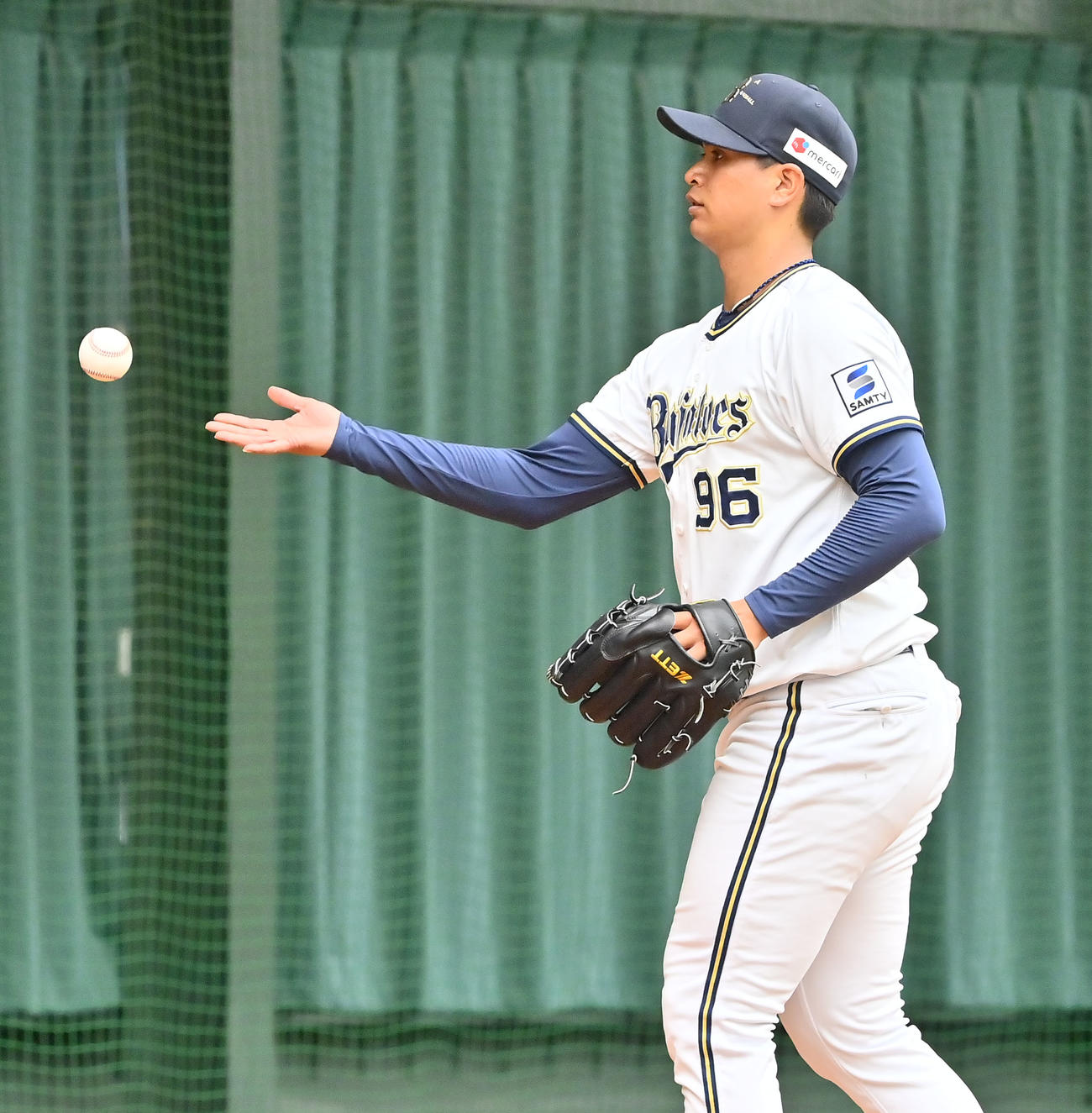 WBC球とNPB球、交互に投げるオリックス宇田川（撮影・和賀正仁）