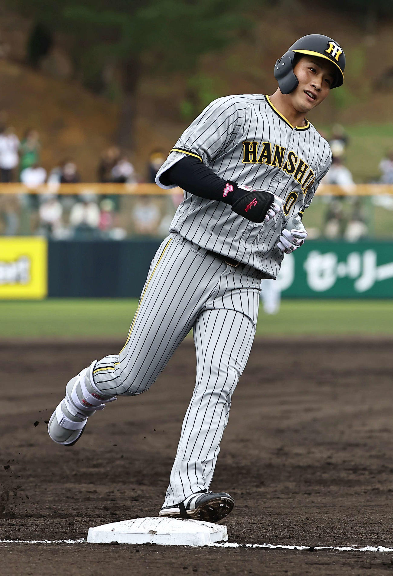 1軍紅白戦　2回表紅組2死一塁、右越え2点本塁打を放った木浪（撮影・上田博志）