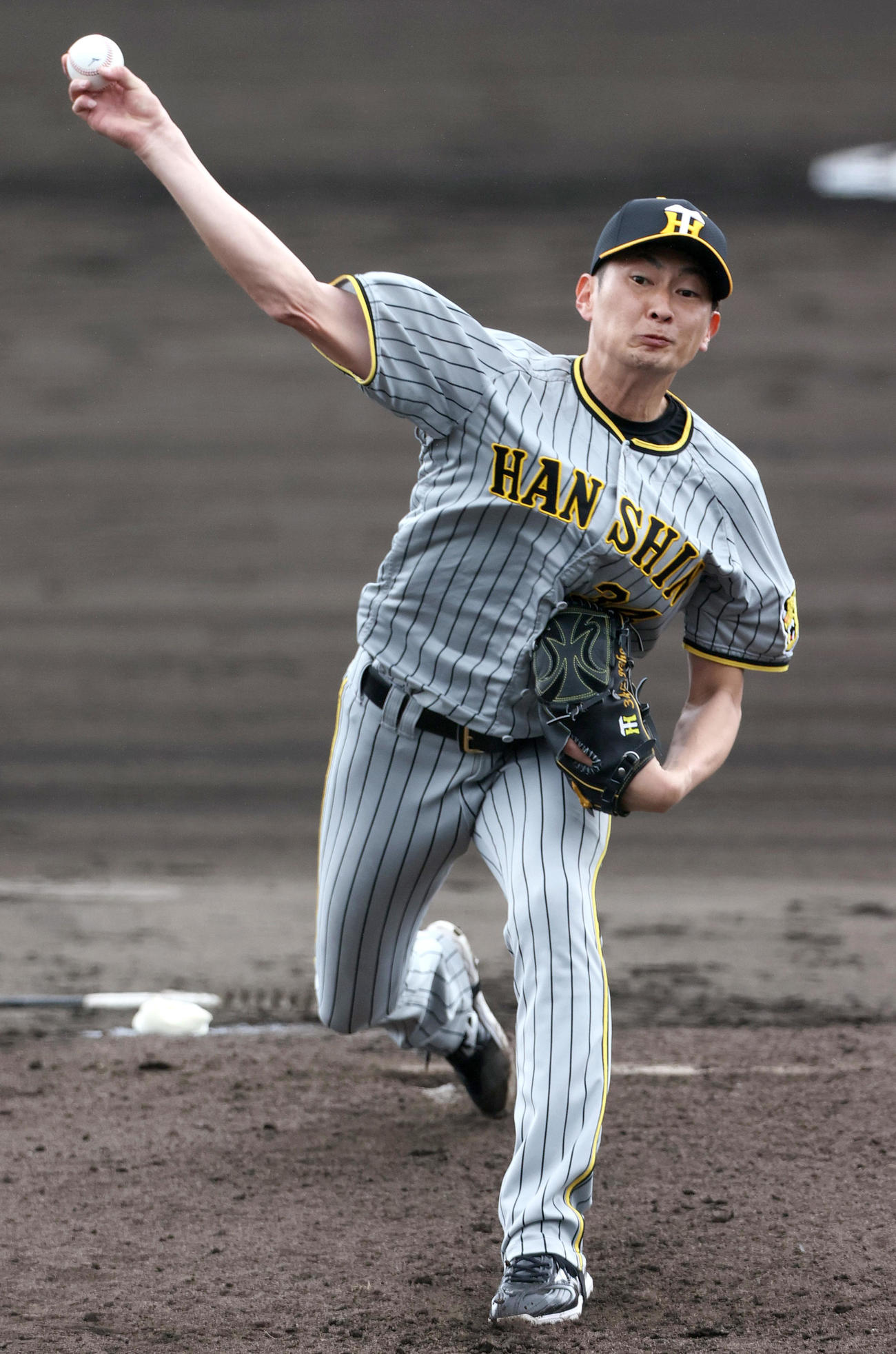 1軍紅白戦　力投する二保（撮影・上山淳一）