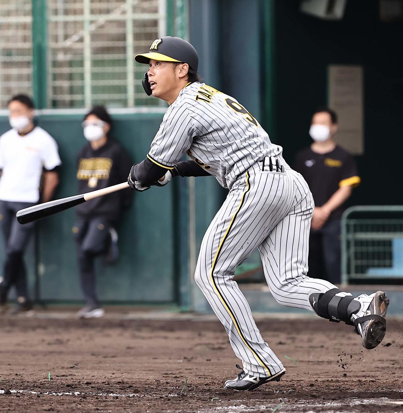 1軍紅白戦　5回表紅組2死一、二塁、高山は左飛に倒れる（撮影・上田博志）