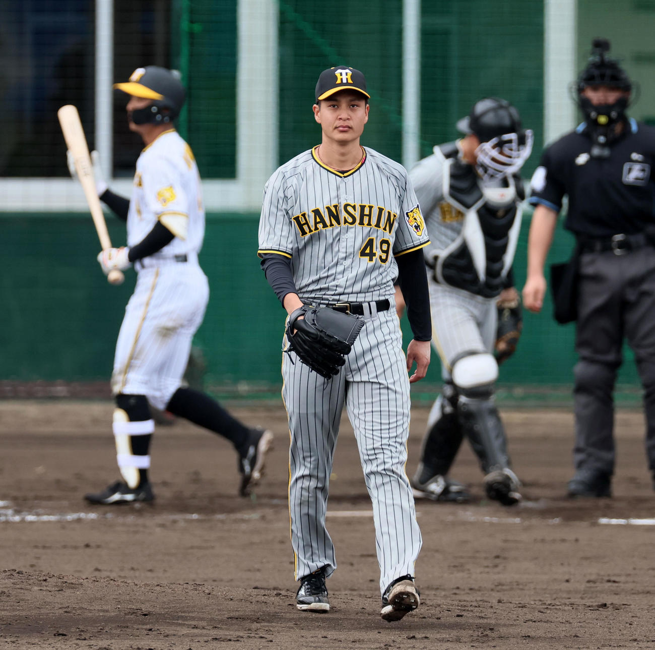 紅白戦　5回裏白組無死、大竹耕太郎は熊谷敬宥を三振に仕留める（撮影・加藤哉）
