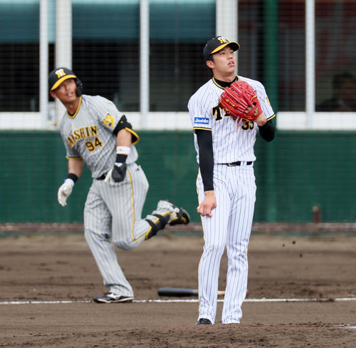 紅白戦　2回表紅組1死、才木は原口に左越え本塁打を被弾（撮影・加藤哉）
