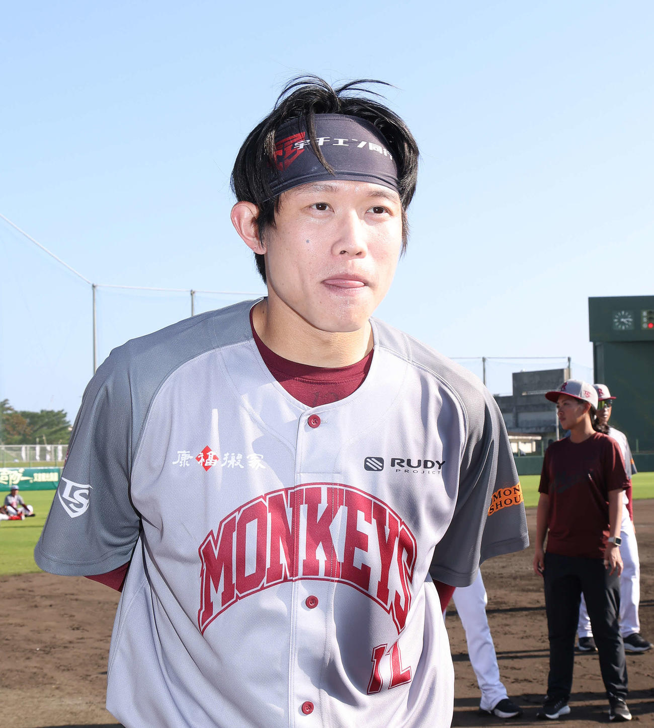 試合を終え、記者の質問に答える台湾楽天・チェン・グァンユウ（撮影・河田真司）