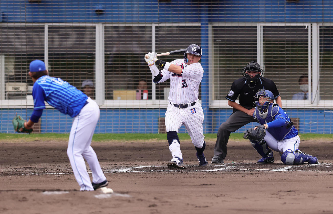 練習試合　ヤクルト対DeNA 1回裏ヤクルト2死三塁、村上は二ゴロに倒れる。投手阪口（撮影・足立雅史）