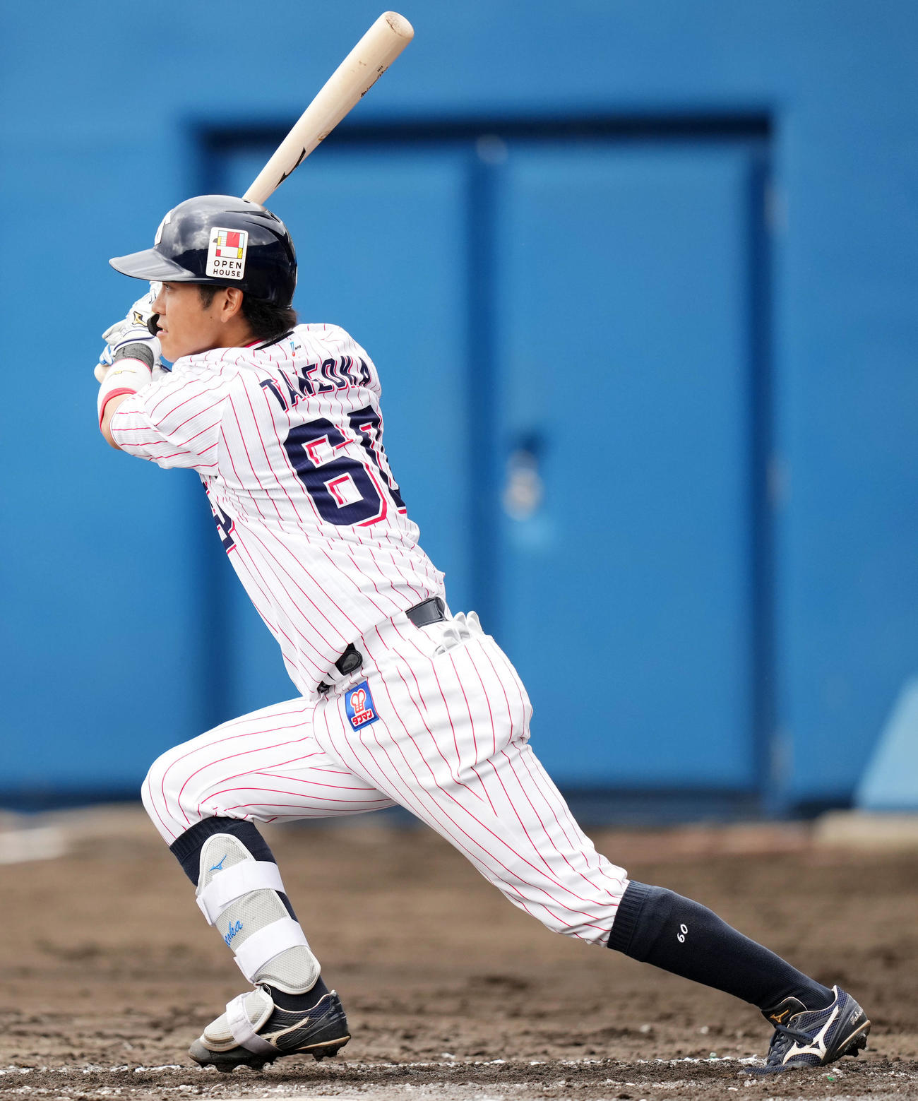 ヤクルト対DeNA 2回裏ヤクルト1死満塁、右前適時打を放つ武岡（撮影・横山健太）