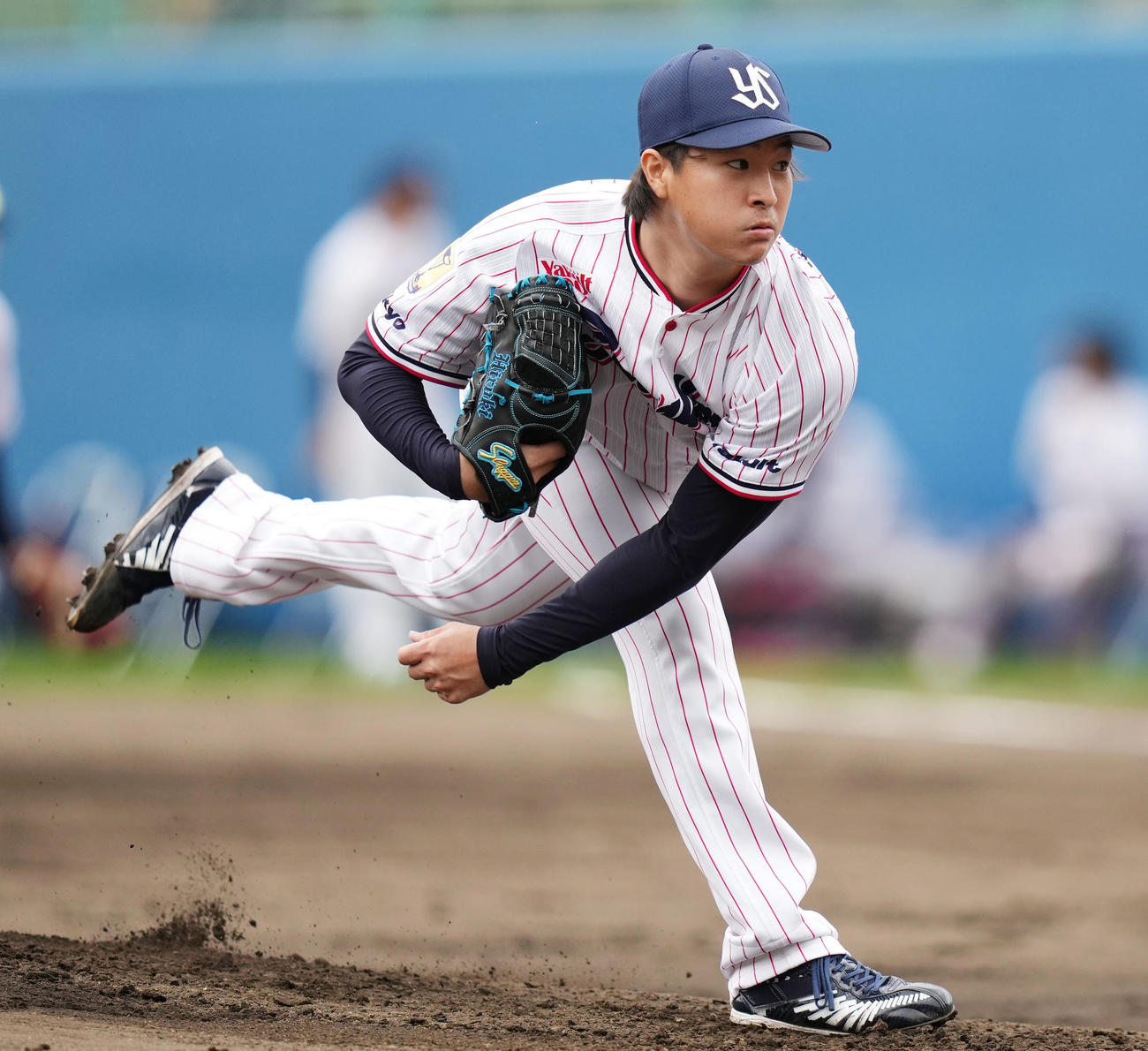 ヤクルト対DeNA　力投するヤクルト長谷川（撮影・横山健太）
