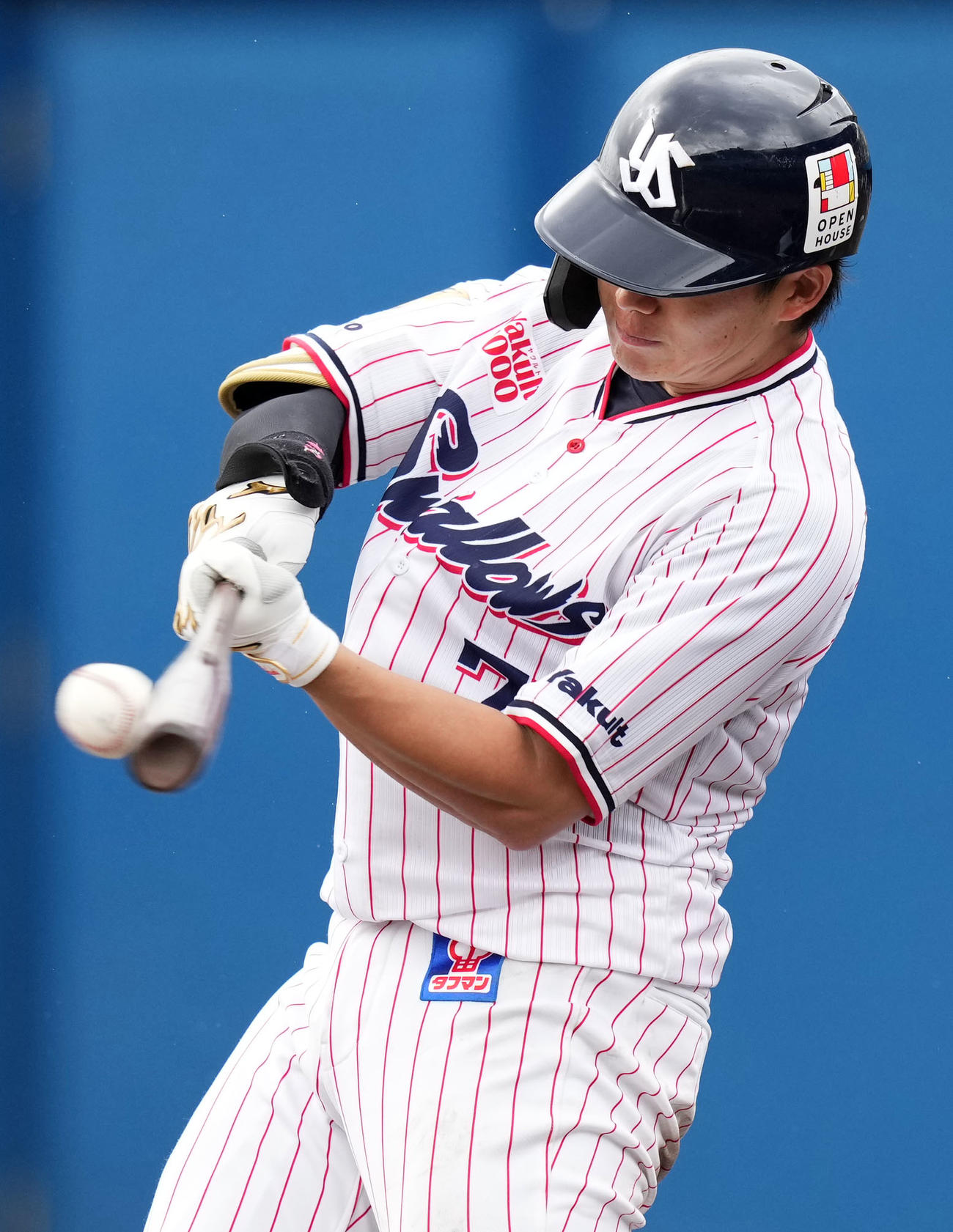ヤクルト対DeNA 5回裏ヤクルト2死二、三塁、右前2点適時打を放つ長岡（撮影・横山健太）