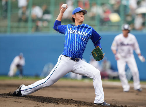ヤクルト対DeNA 力投するDeNA先発の阪口(撮影・横山健太)