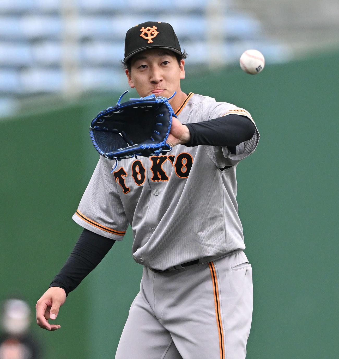 巨人紅白戦　投球に臨む紅組4番手の大勢（撮影・滝沢徹郎）