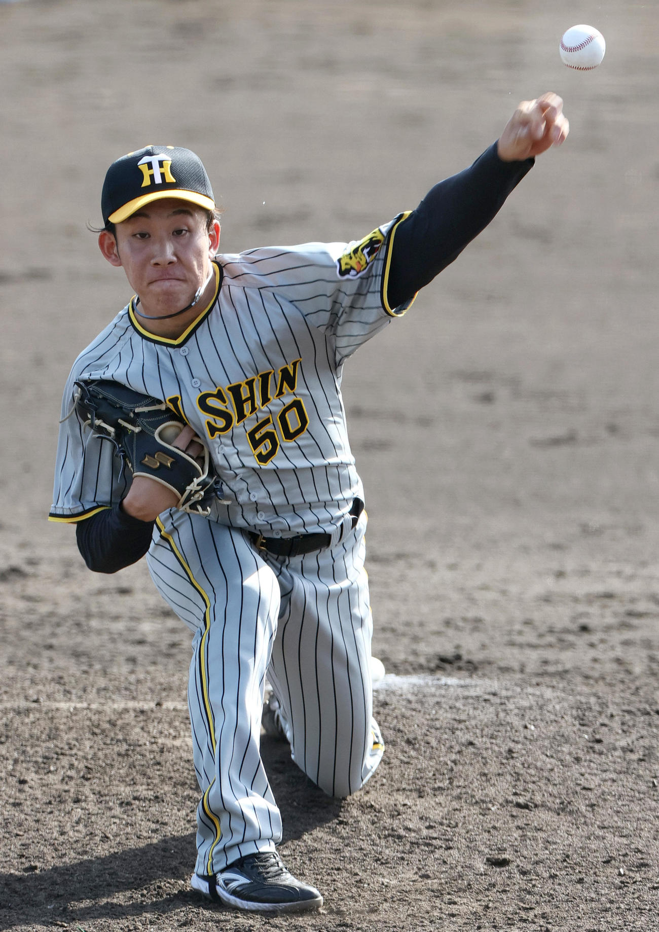 紅白戦　9回に登板した富田（撮影・上山淳一）