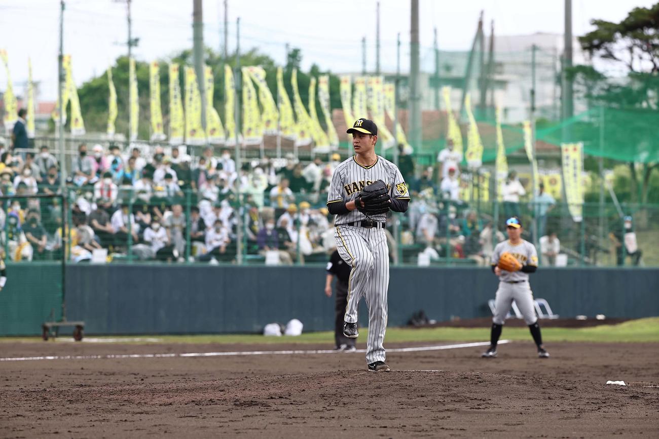 紅白戦で登板する大竹（撮影・上田博志）