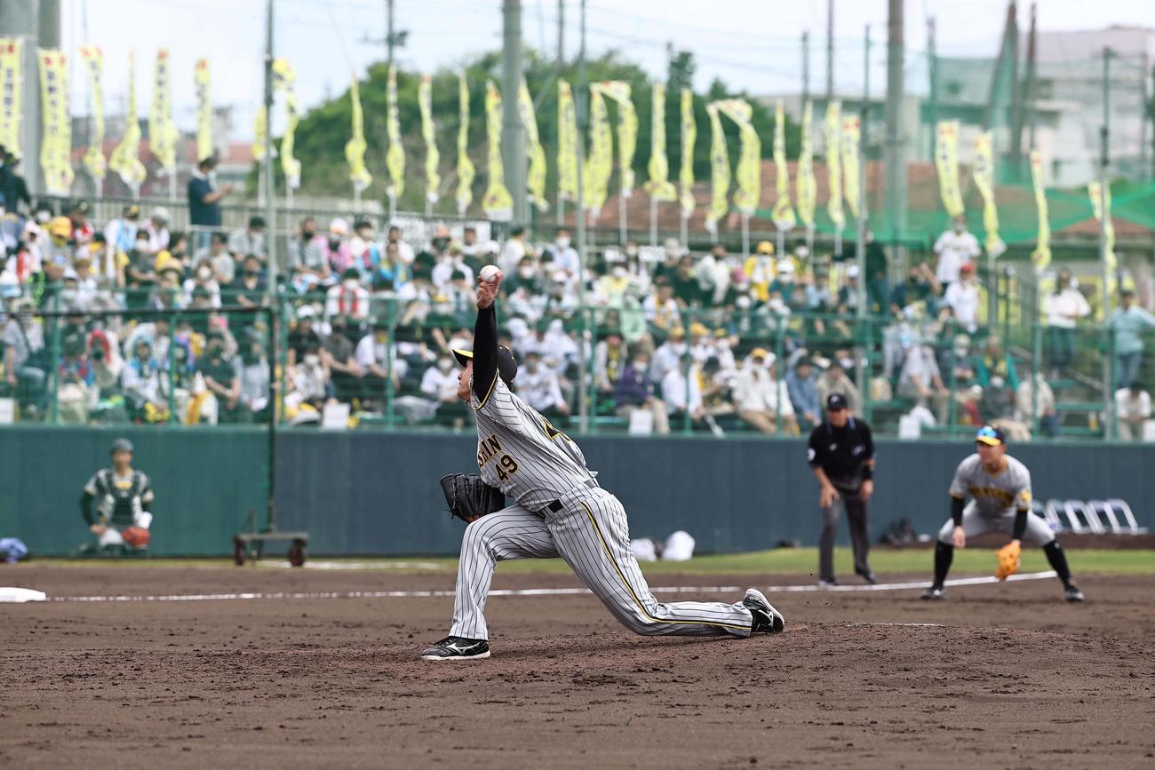 紅白戦で登板する大竹（撮影・上田博志）