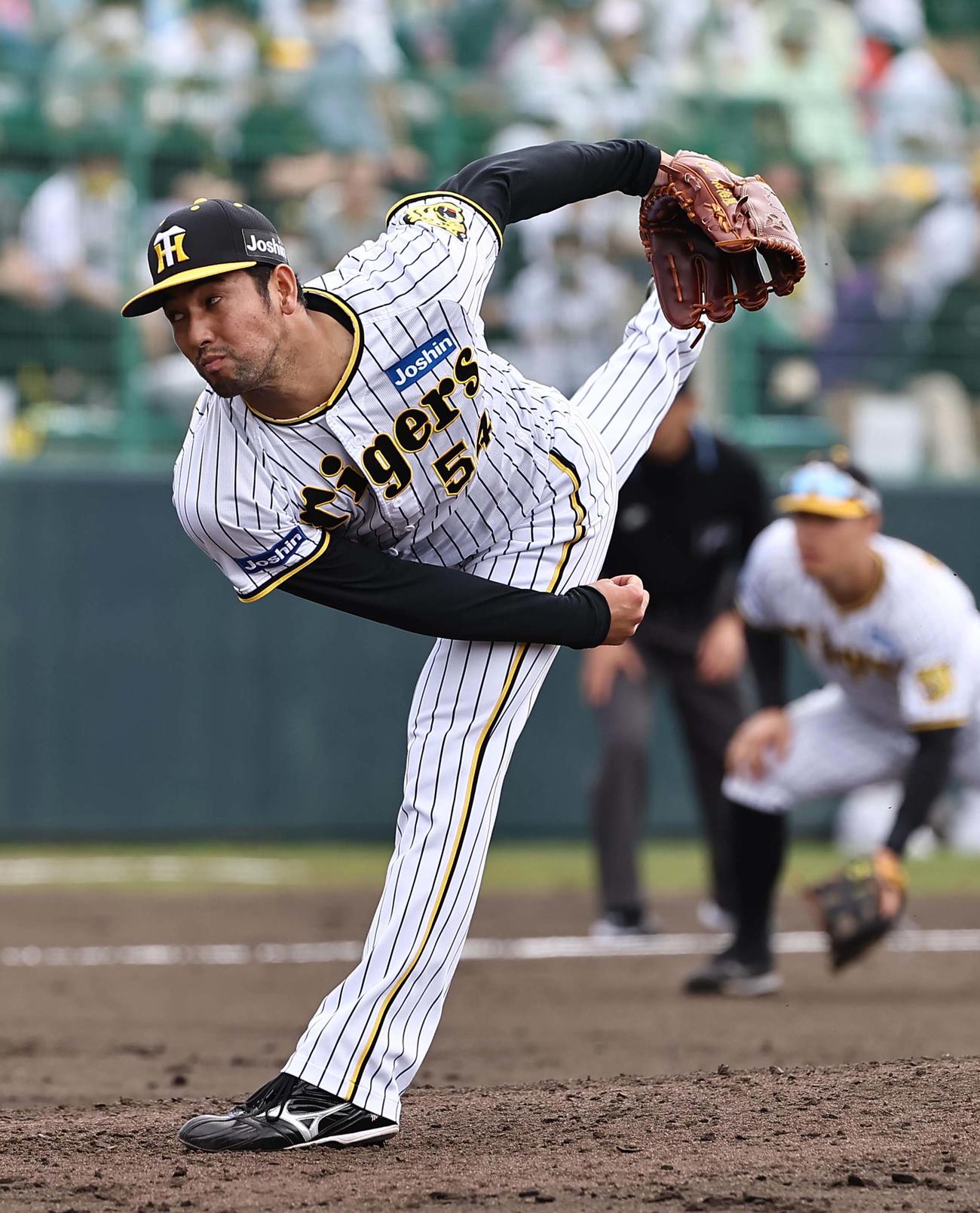 紅白戦　白組2番手で登板する加治屋蓮（撮影・上田博志）