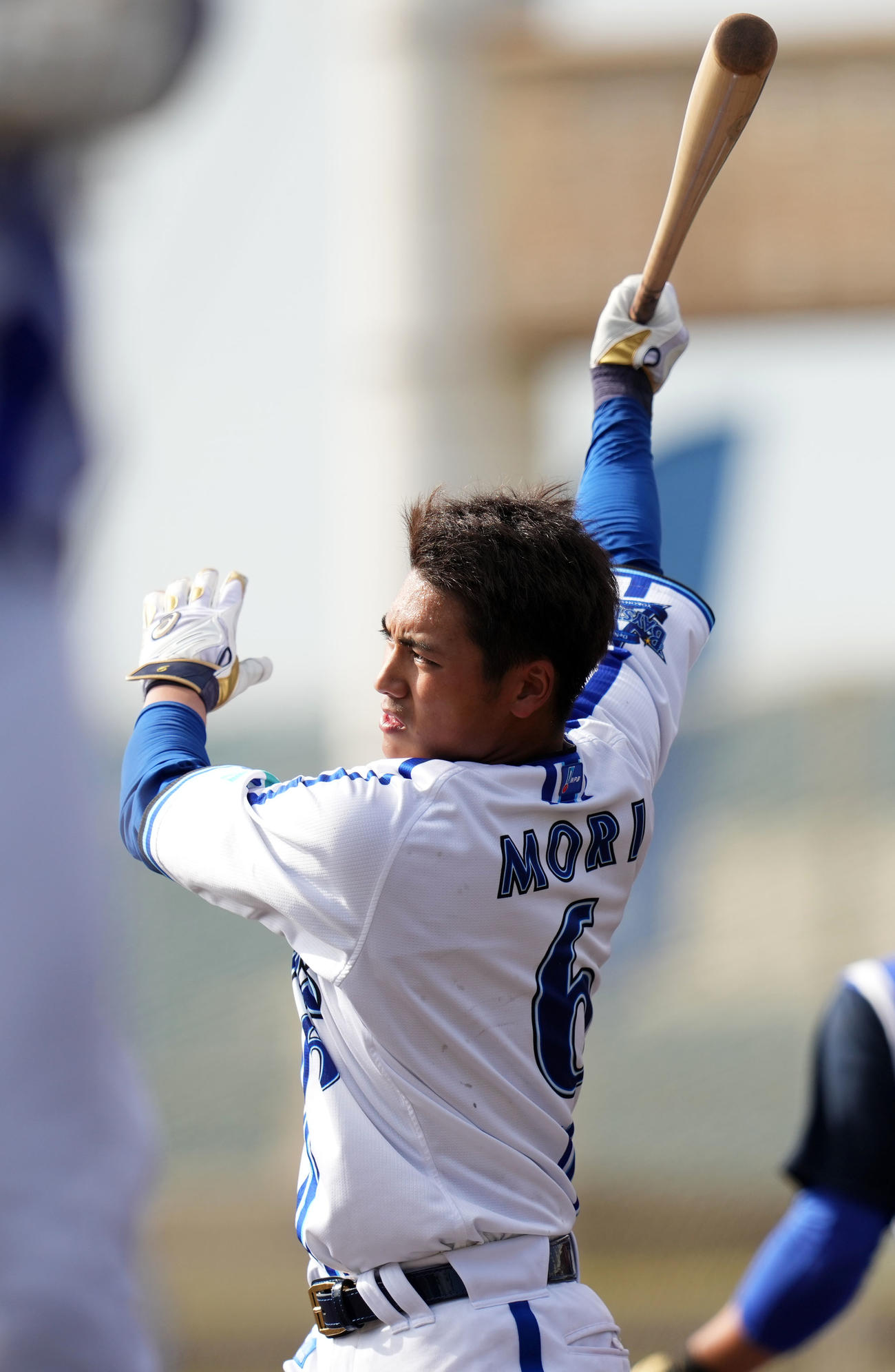 居残りティーで快音を響かせるDeNA森（撮影・横山健太）