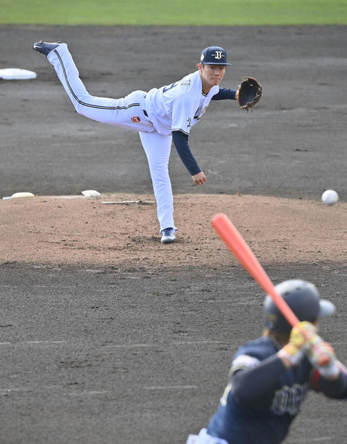 白組先発で登板し2回を1安打無失点に抑えるオリックス山本（撮影・和賀正仁）