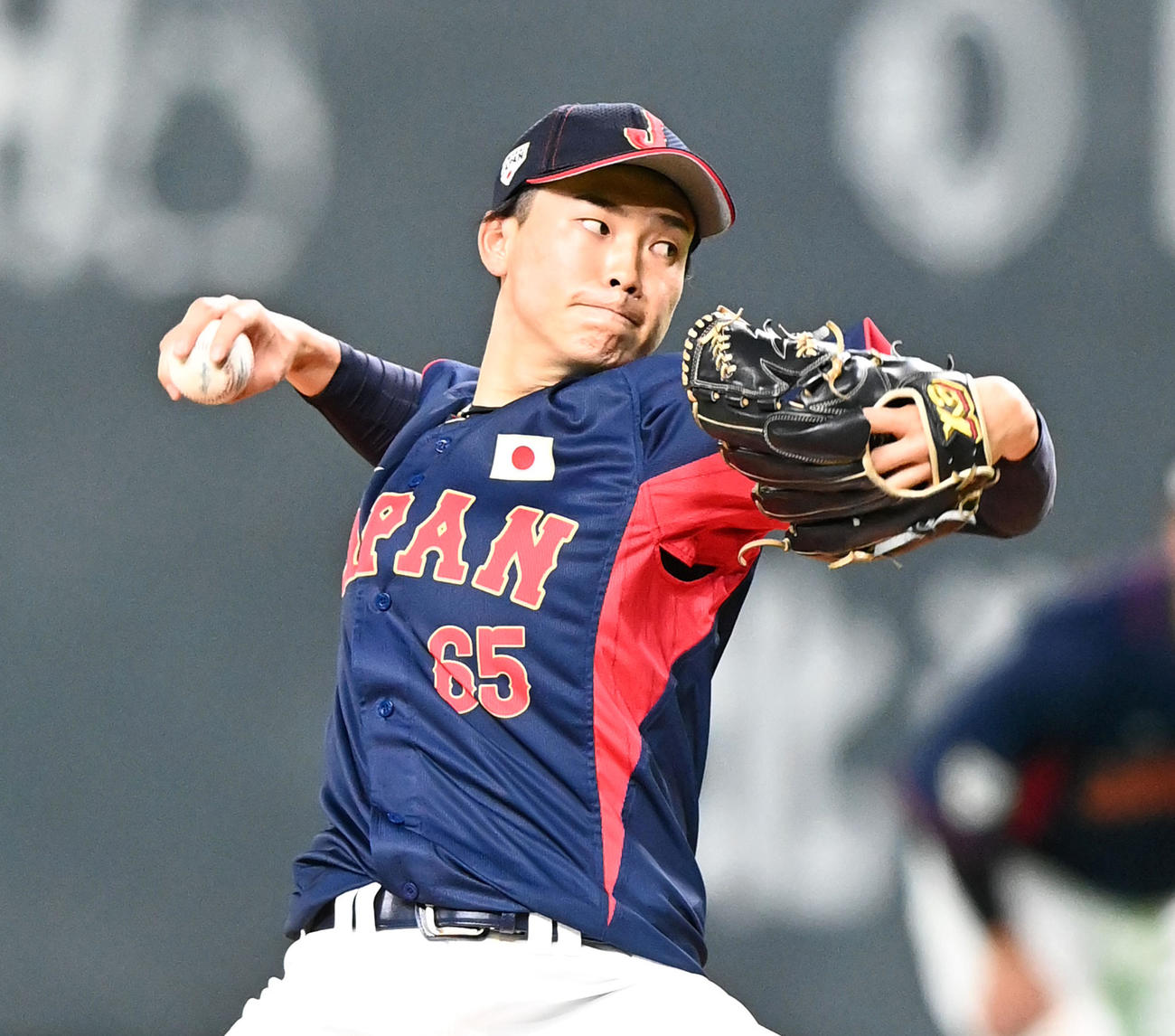 22年11月、オーストラリア戦で力投する湯浅