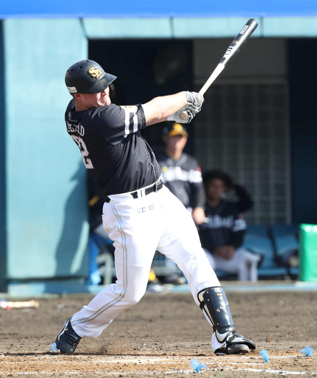 紅白戦の4回、リチャードは右中間へ本塁打を放つ（撮影・屋方直哉）