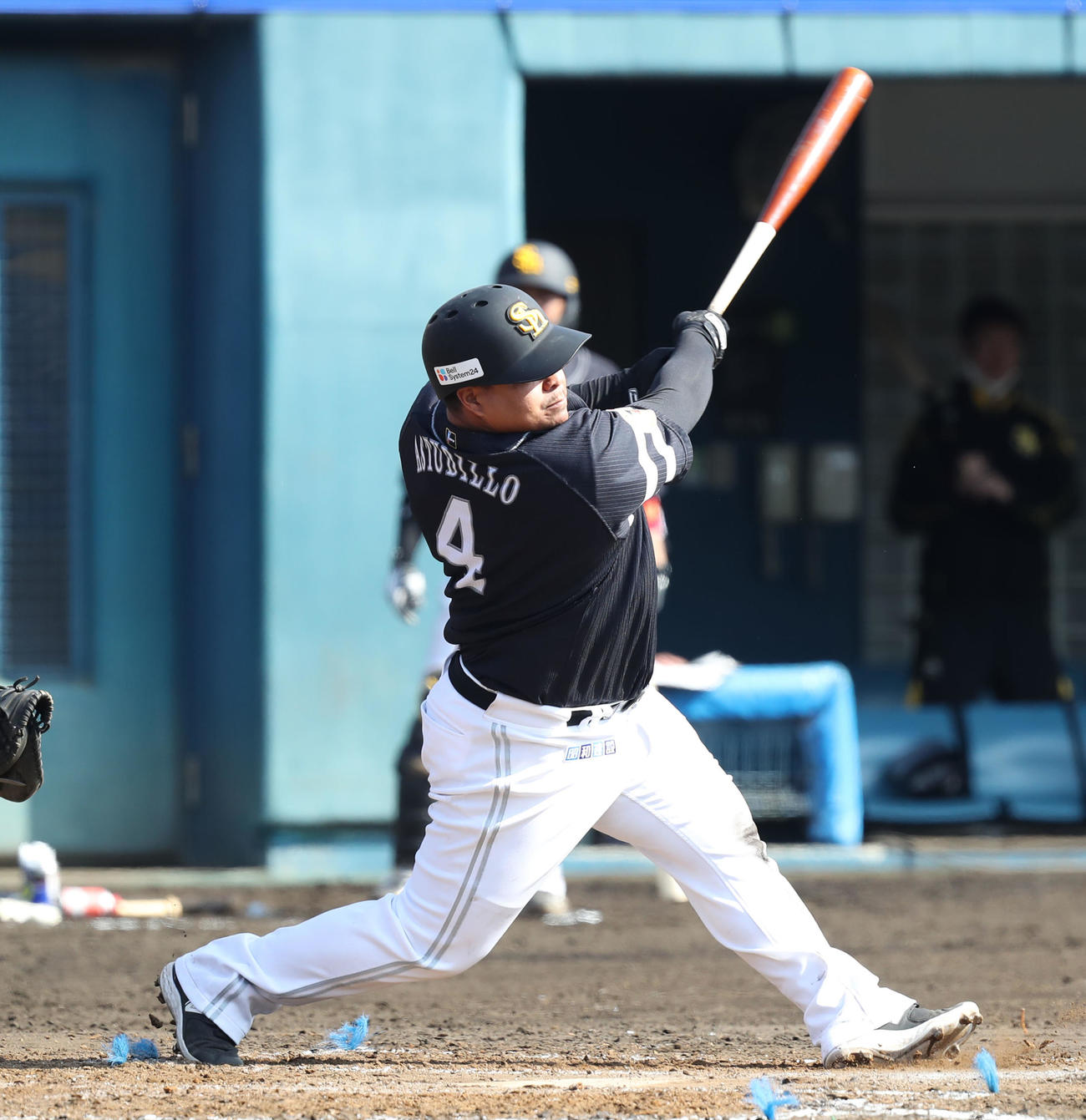 紅組対白組　3回表1死満塁、アストゥディーヨは犠飛を放つ（撮影・屋方直哉）
