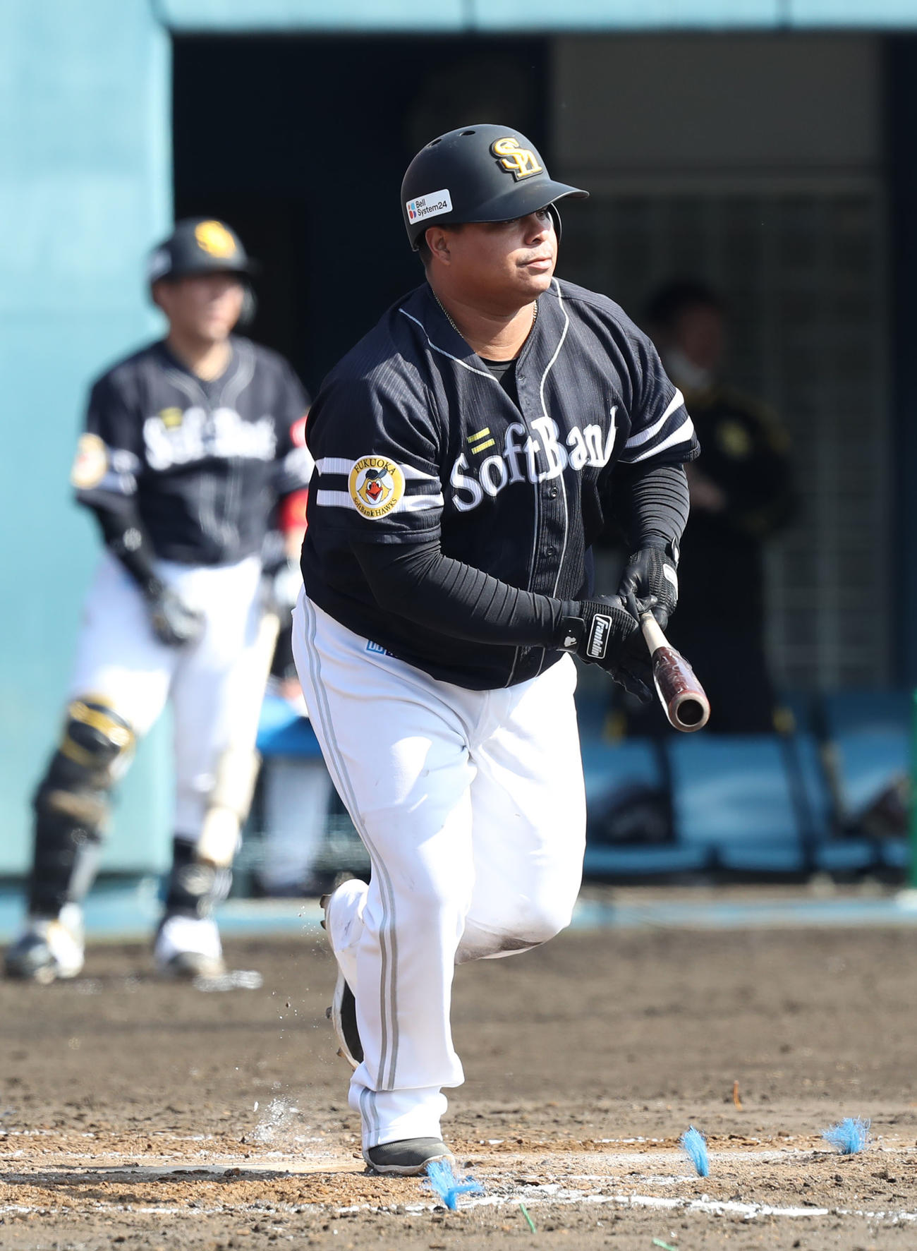 紅組対白組　3回表1死満塁、アストゥディーヨは犠飛を放つ（撮影・屋方直哉）