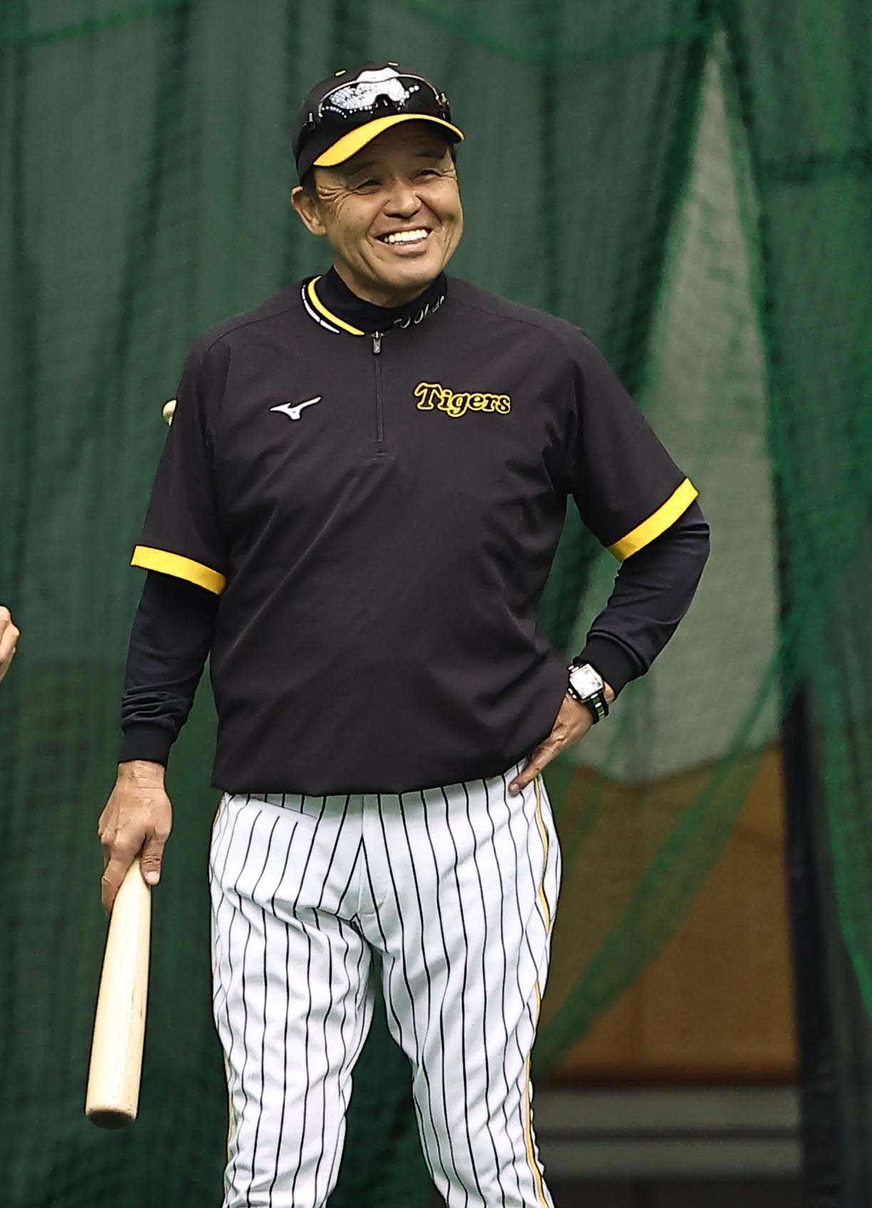 笑顔を見せる岡田監督（撮影・上田博志）