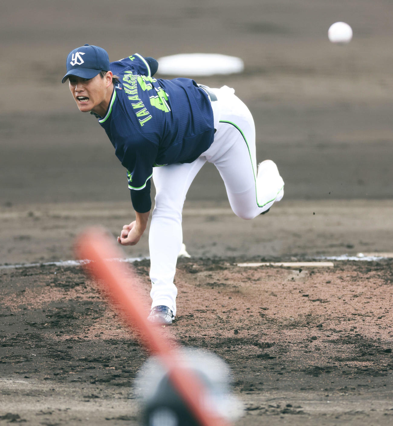 ロッテ対ヤクルト　3回裏、ヤクルト2番手で登板する高橋（撮影・河田真司）