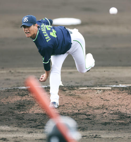 ロッテ対ヤクルト 3回裏、ヤクルト2番手で登板する高橋(撮影・河田真司)