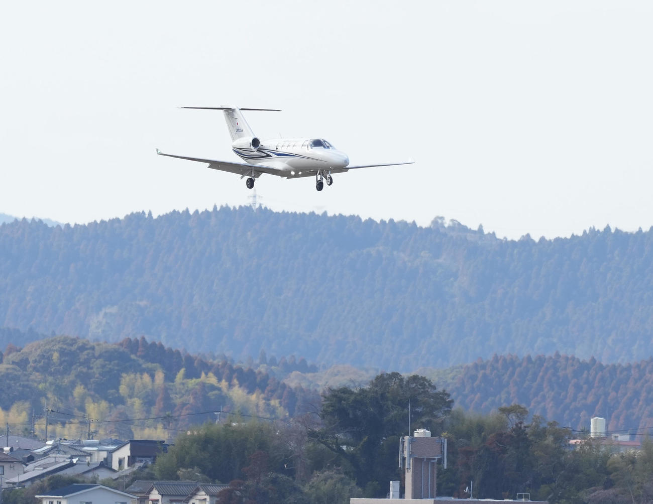宮崎空港に着陸するダルビッシュを乗せたチャーター機（撮影・菅敏）