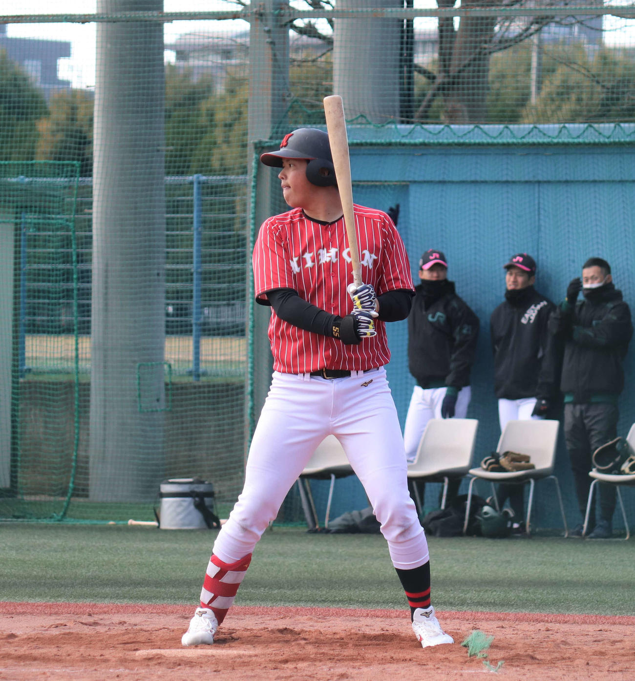 大学野球オープン戦　JR東日本対日大　9回2死、代打で登場した九州学院の村上（撮影・星夏穂）
