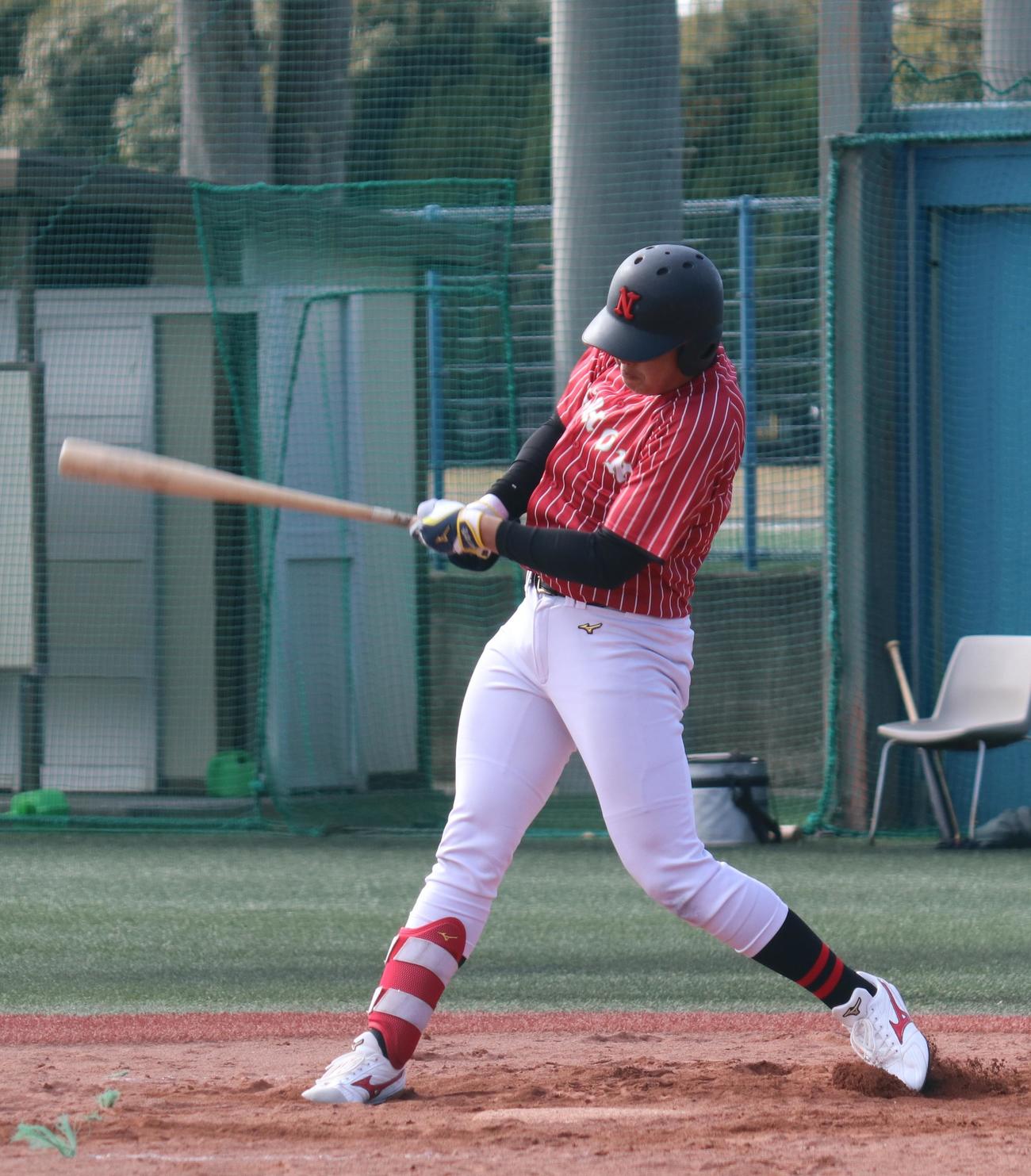 大学野球オープン戦　JR東日本対日大　9回2死、代打で登場した九州学院の村上（撮影・星夏穂）