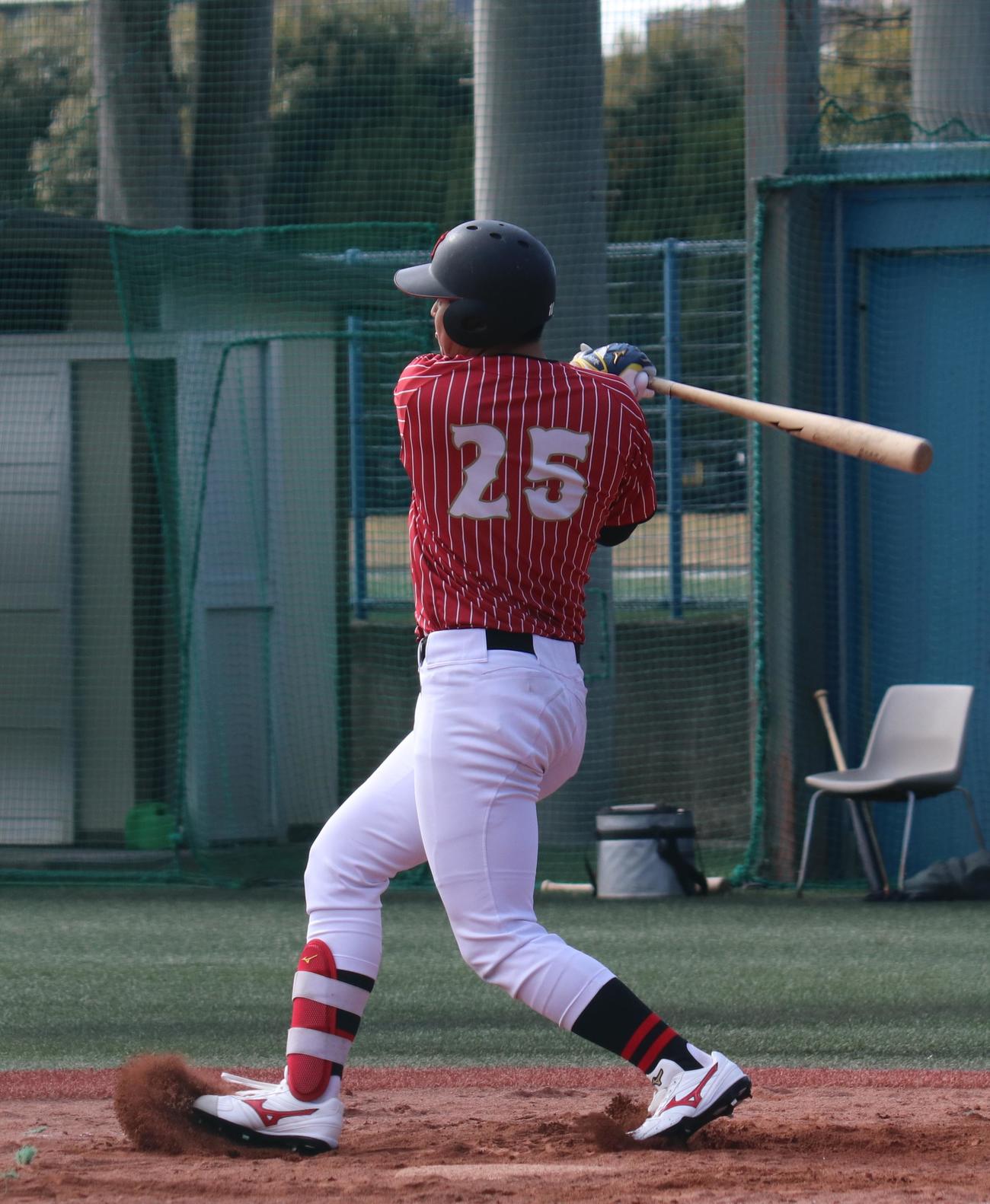 大学野球オープン戦　JR東日本対日大　9回2死、代打で登場した九州学院の村上（撮影・星夏穂）