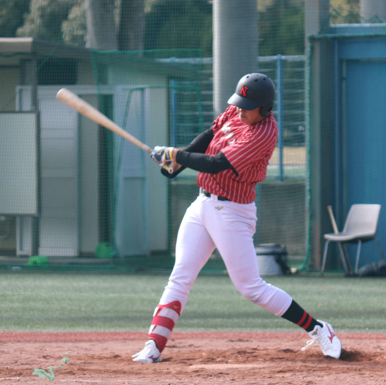 大学野球オープン戦　JR東日本対日大　9回2死、代打で登場した九州学院の村上は空振り三振（撮影・星夏穂）