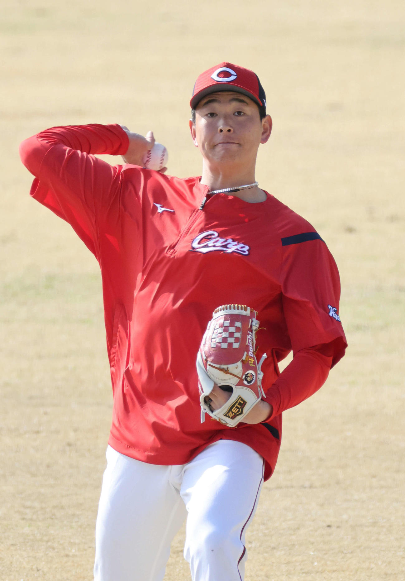 広島日南キャンプ　キャッチボールをする大瀬良（撮影・加藤孝規）