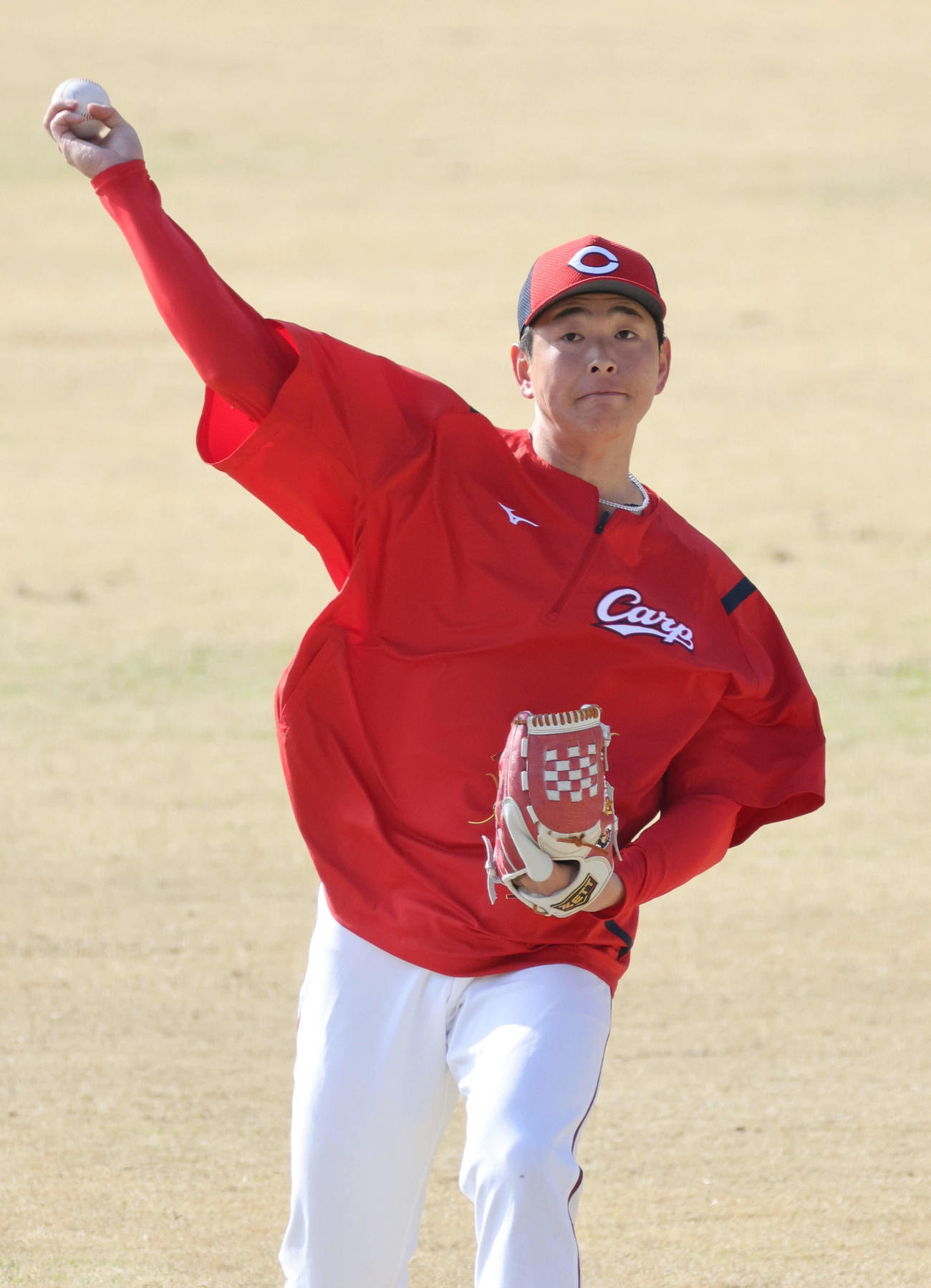 広島日南キャンプ　キャッチボールをする大瀬良（撮影・加藤孝規）