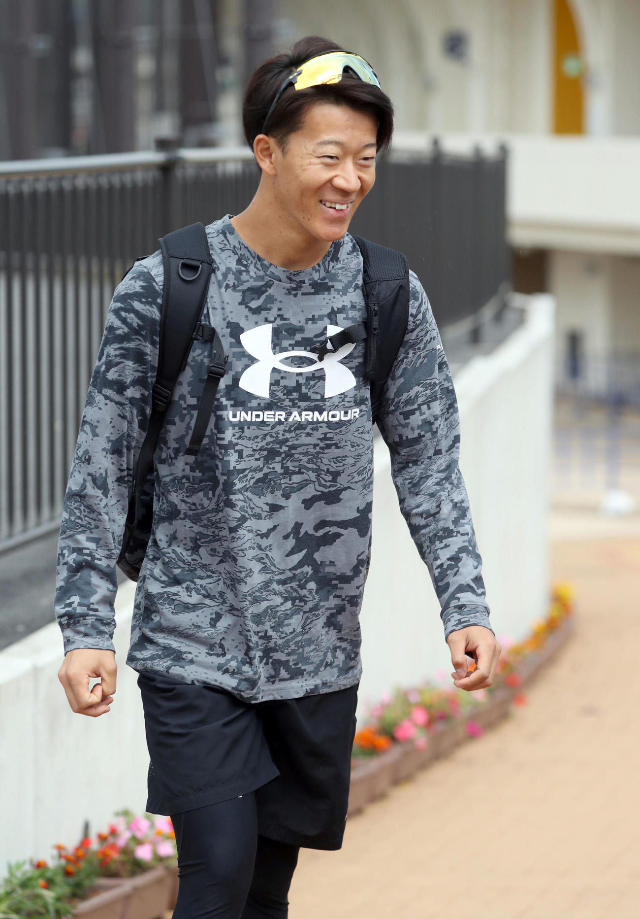 練習を終え笑顔で引き揚げる日本ハム矢沢（撮影・佐藤翔太）