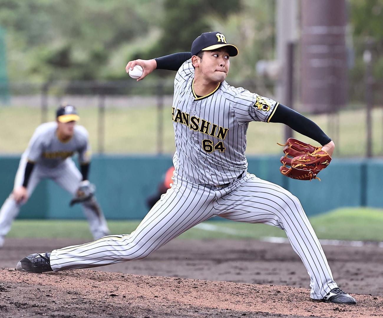 楽天対阪神　阪神5番手の岡留（撮影・上田博志）