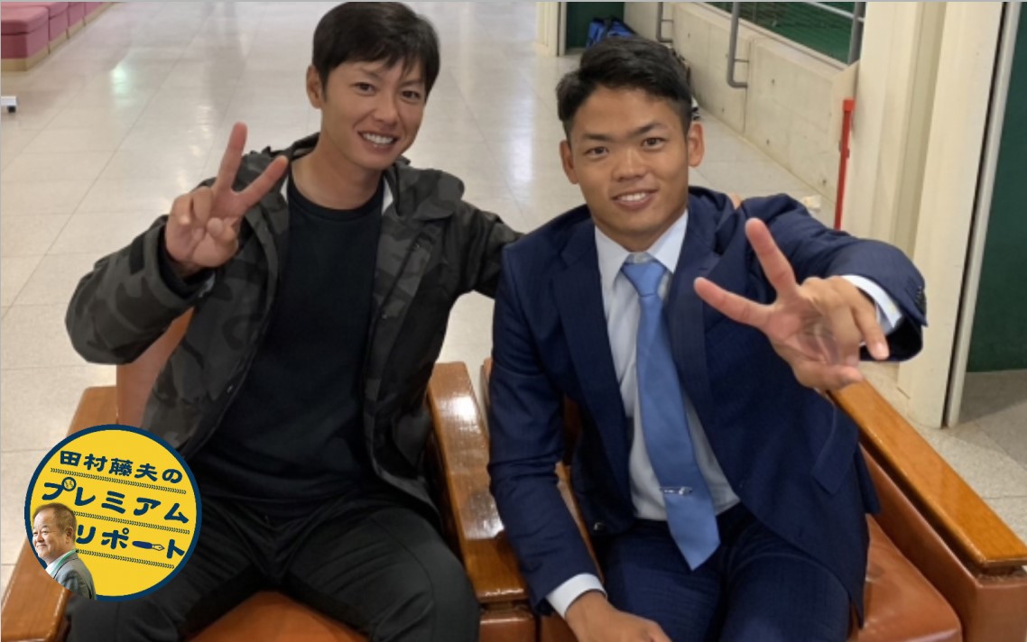 ナゴヤ球場を訪れた田村藤夫氏。リラックスした様子の浅尾2軍投手コーチ、根尾をパシャッ。それぞれの人間関係がうかがえる