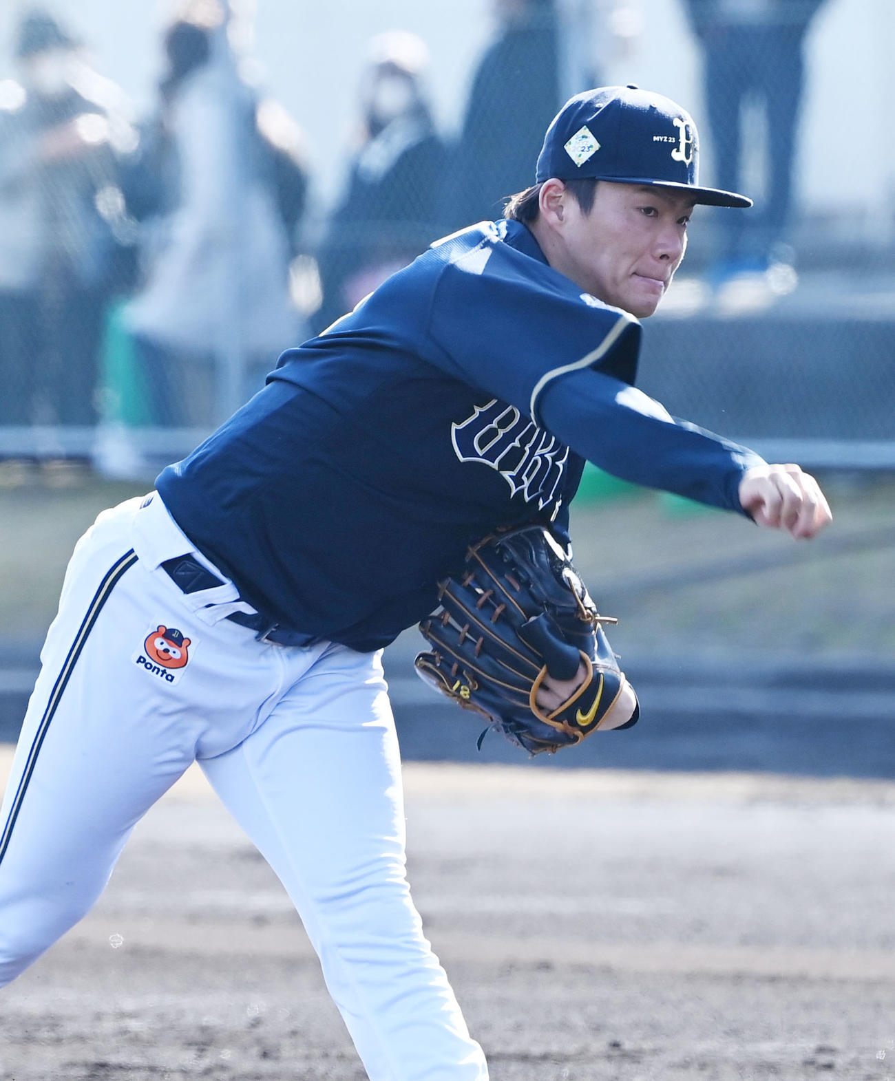 キャンプで最終調整するオリックス山本（撮影・和賀正仁）
