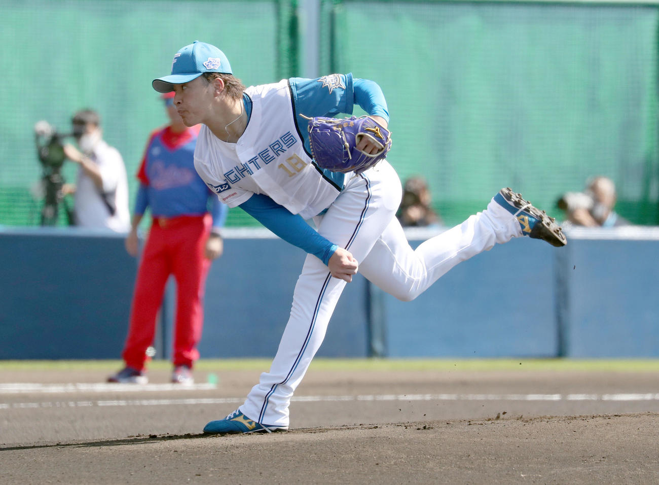 日本ハム対キューバ　日本ハム先発の吉田（撮影・佐藤翔太）