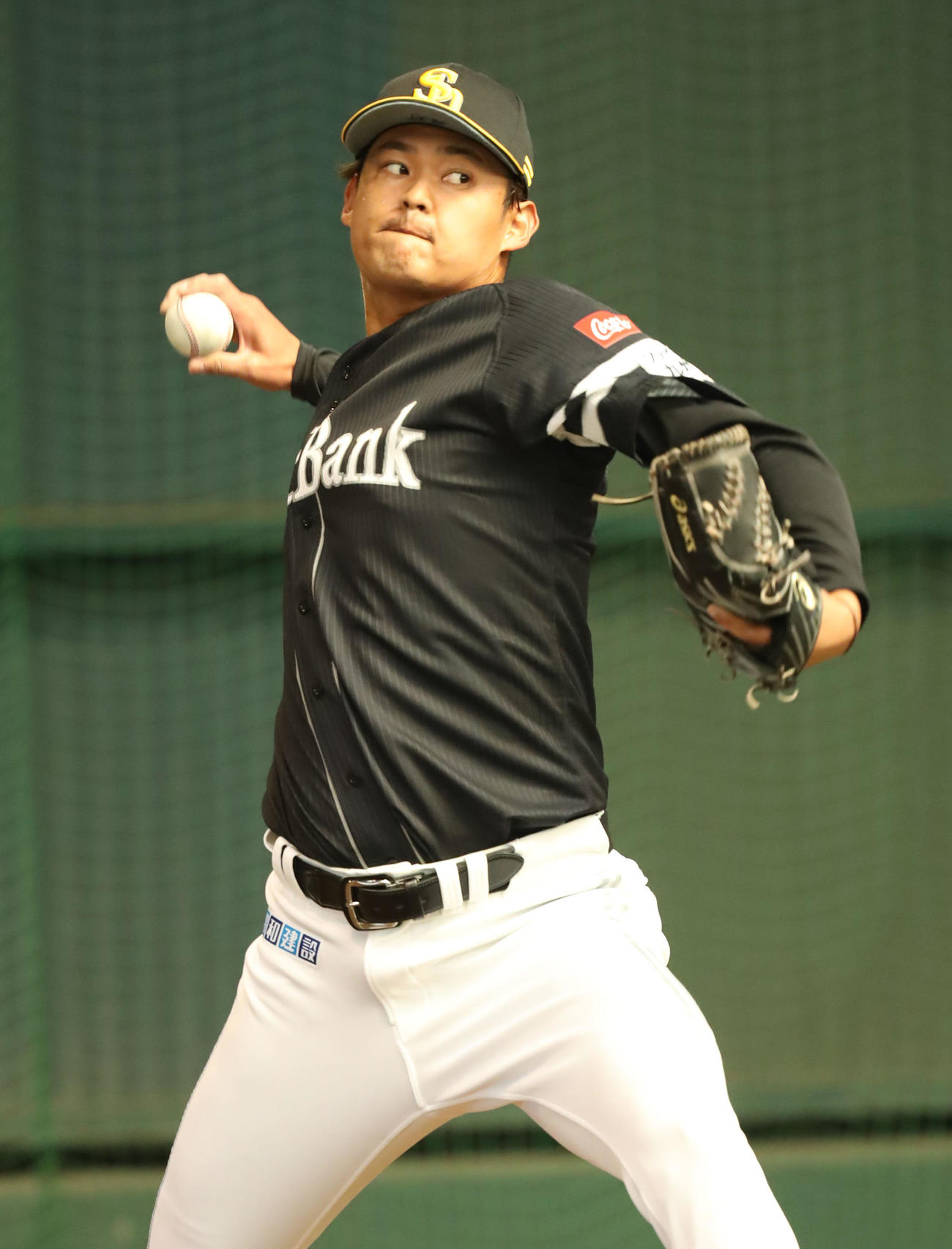 ブルペンで投げ込む椎野（撮影・屋方直哉）