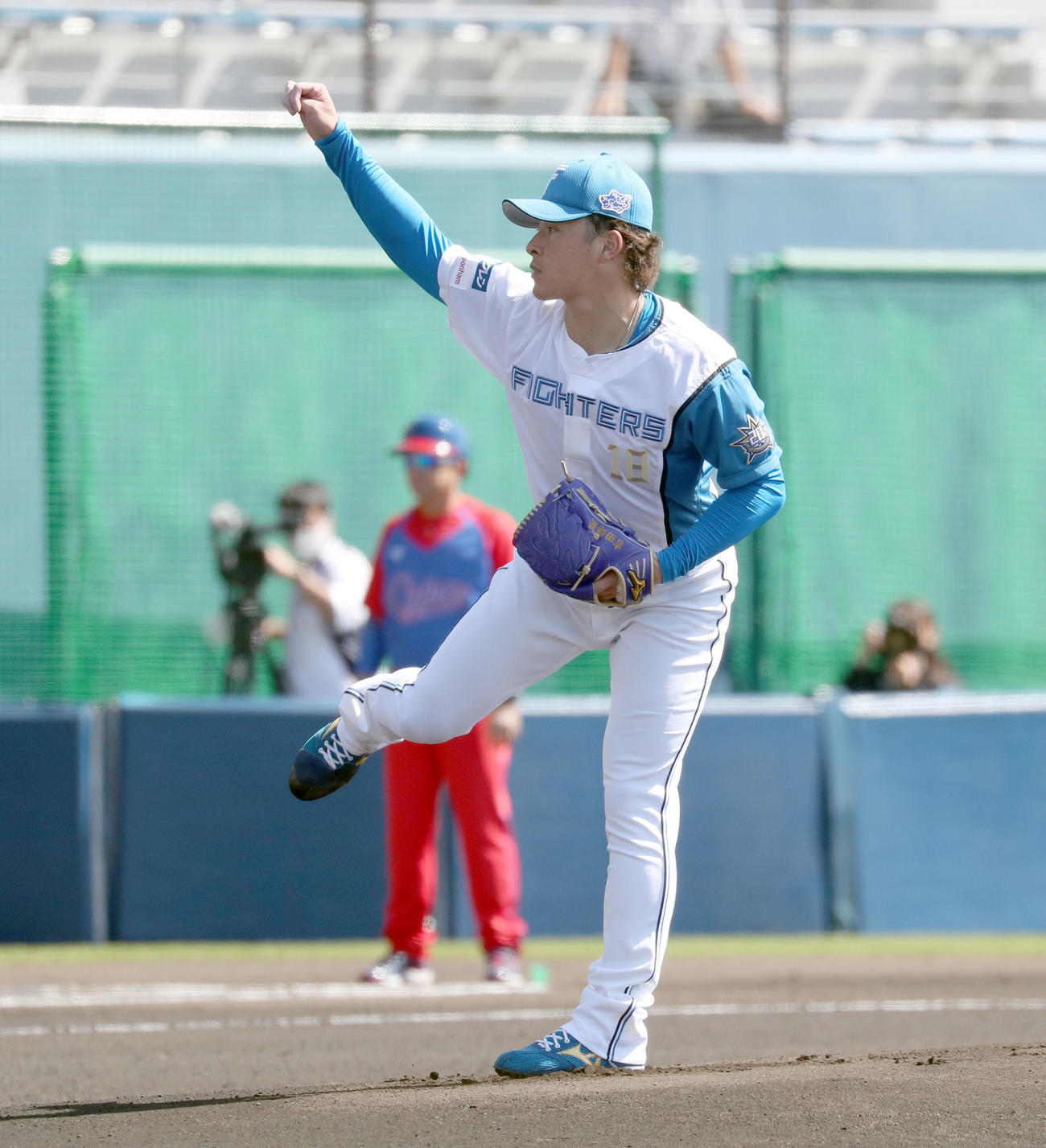 日本ハム対キューバ　力投する日本ハム吉田（撮影・佐藤翔太）