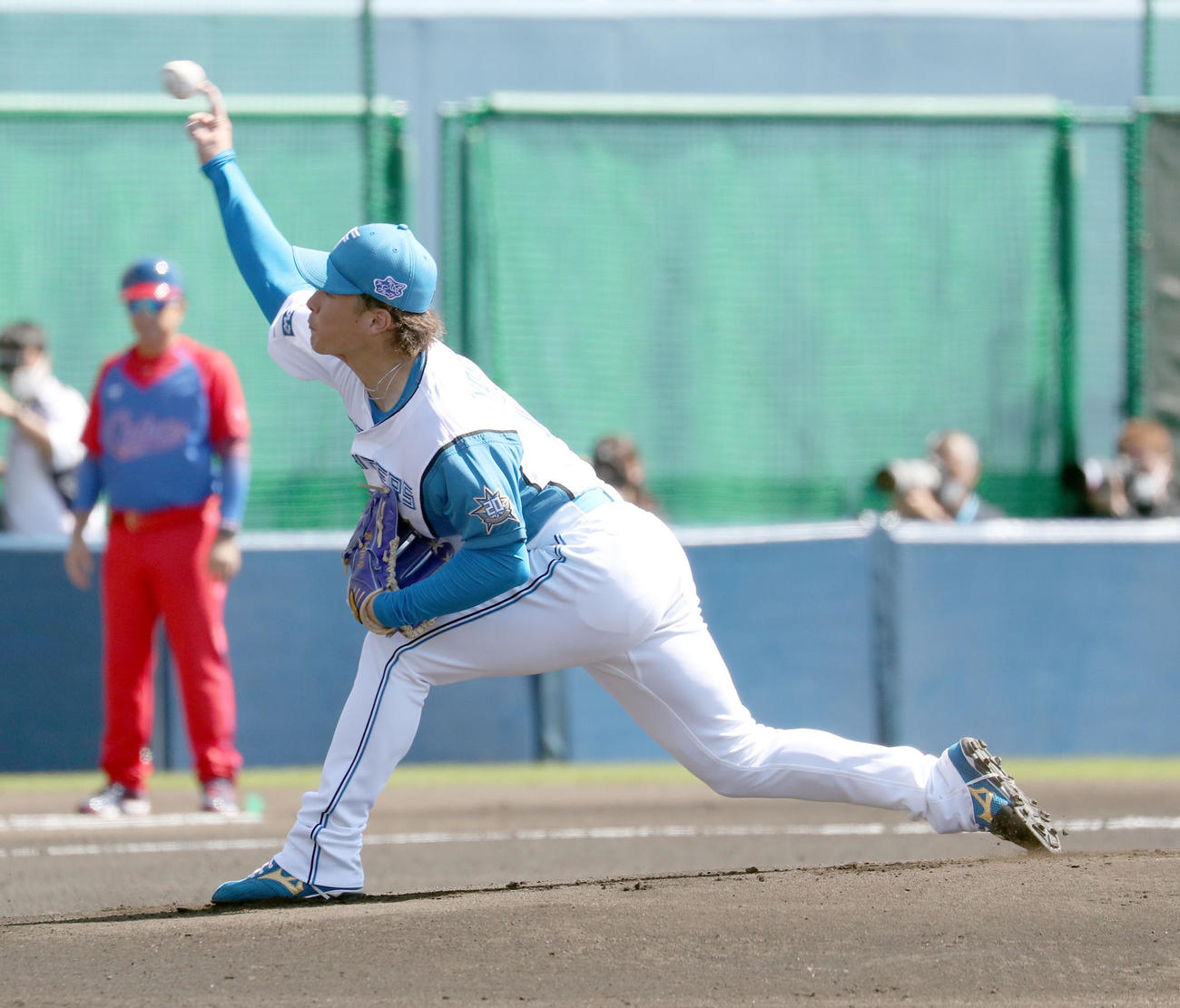日本ハム対キューバ　日本ハム先発の吉田（撮影・佐藤翔太）