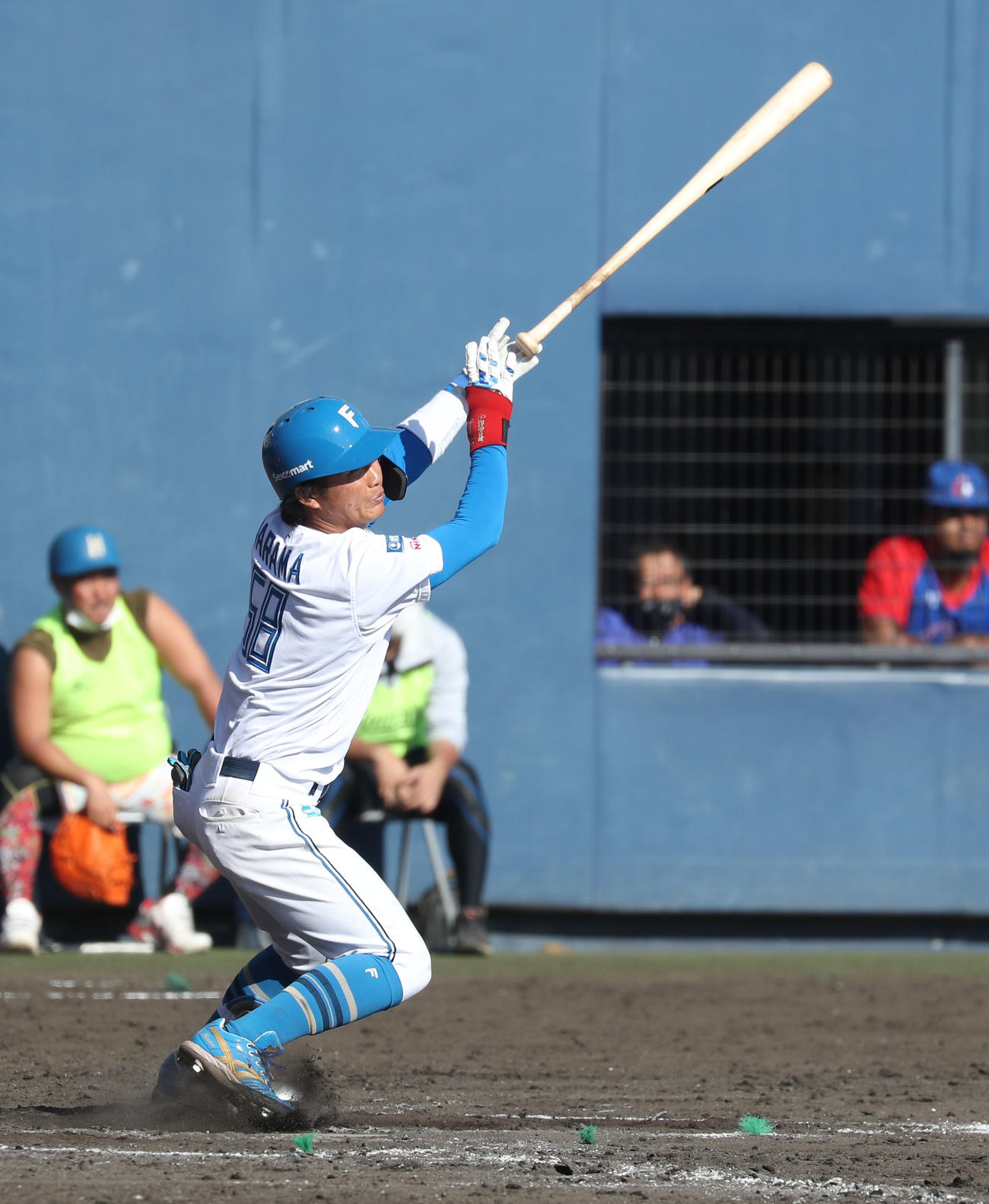 日本ハム対キューバ　8回裏日本ハム2死二塁、奈良間は適時三塁打を放つ（撮影・佐藤翔太）