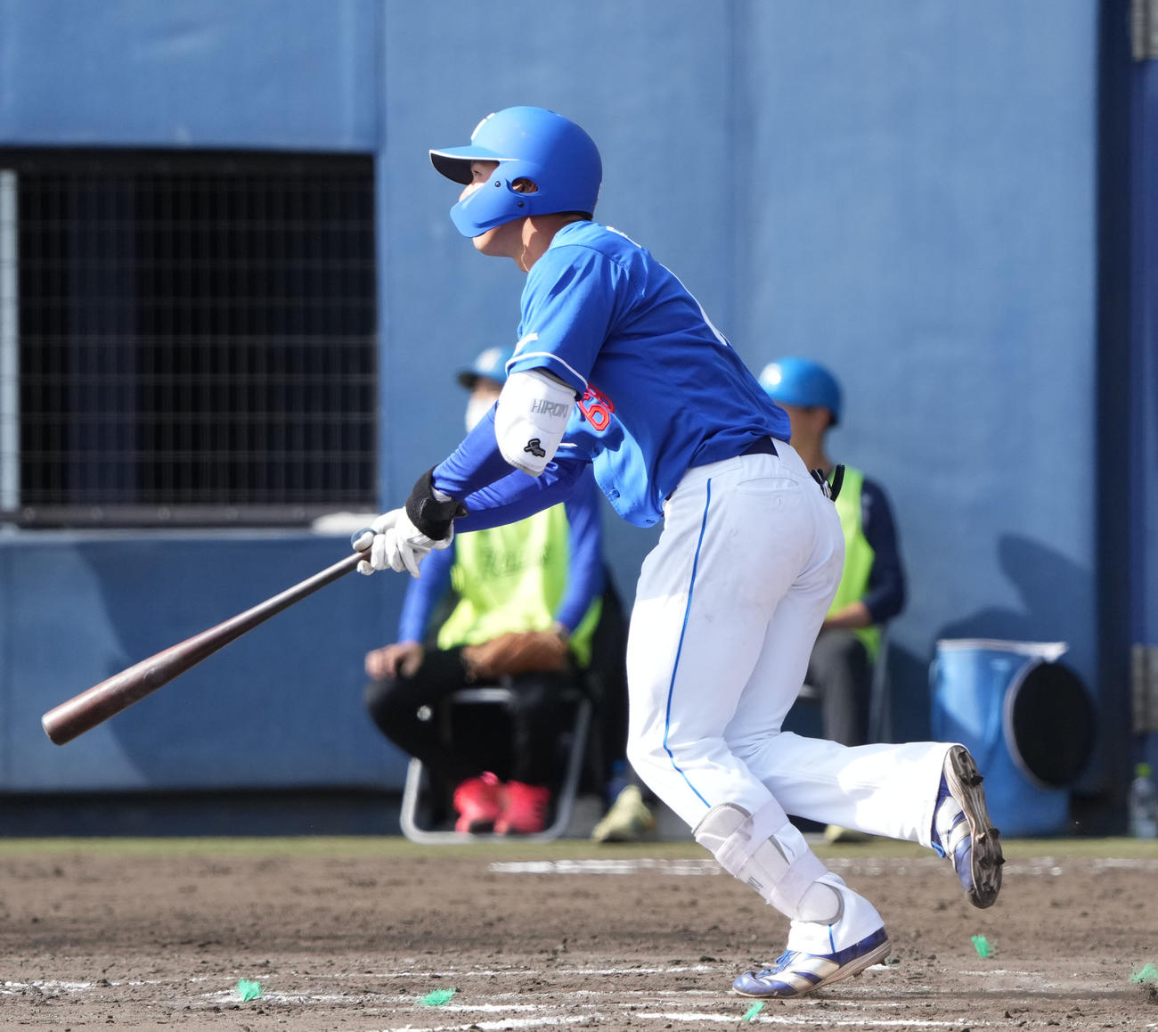 日本ハム対中日　7回表中日1死、右越え本塁打を放つ福永（撮影・森本幸一）