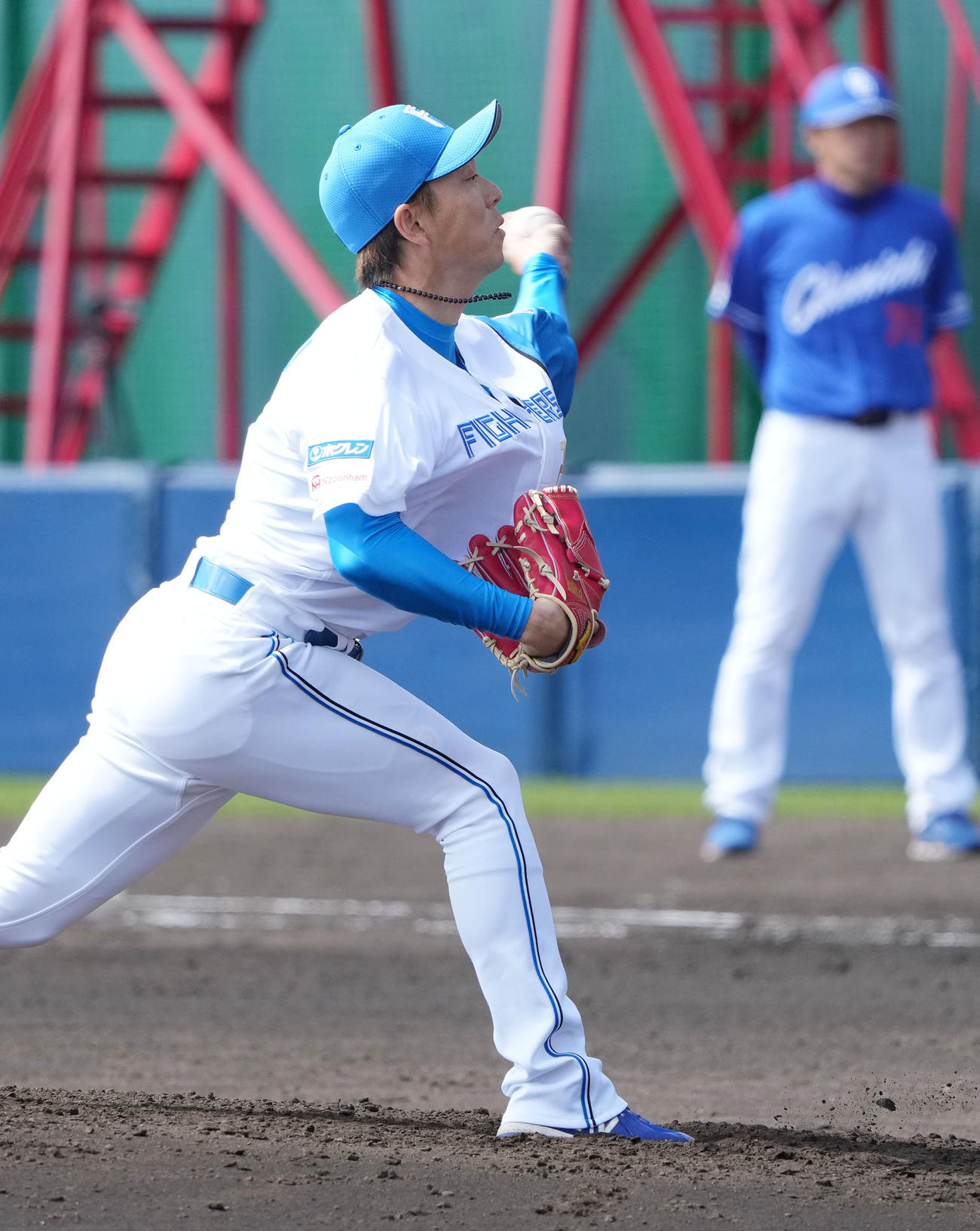 日本ハム対中日　4回表、日本ハム2番手で登板する宮西（撮影・森本幸一）