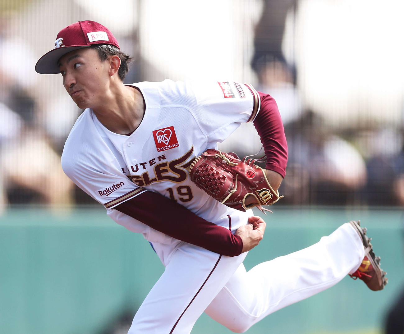 楽天対ロッテ　2回表、力投する荘司（撮影・河田真司）